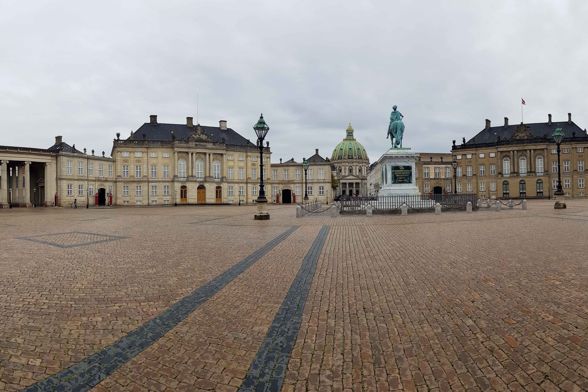 Amalienborg Palace, European Travel Blog, Exploring Copenhagen, Cultural Gems, 2000x1340 HD Desktop