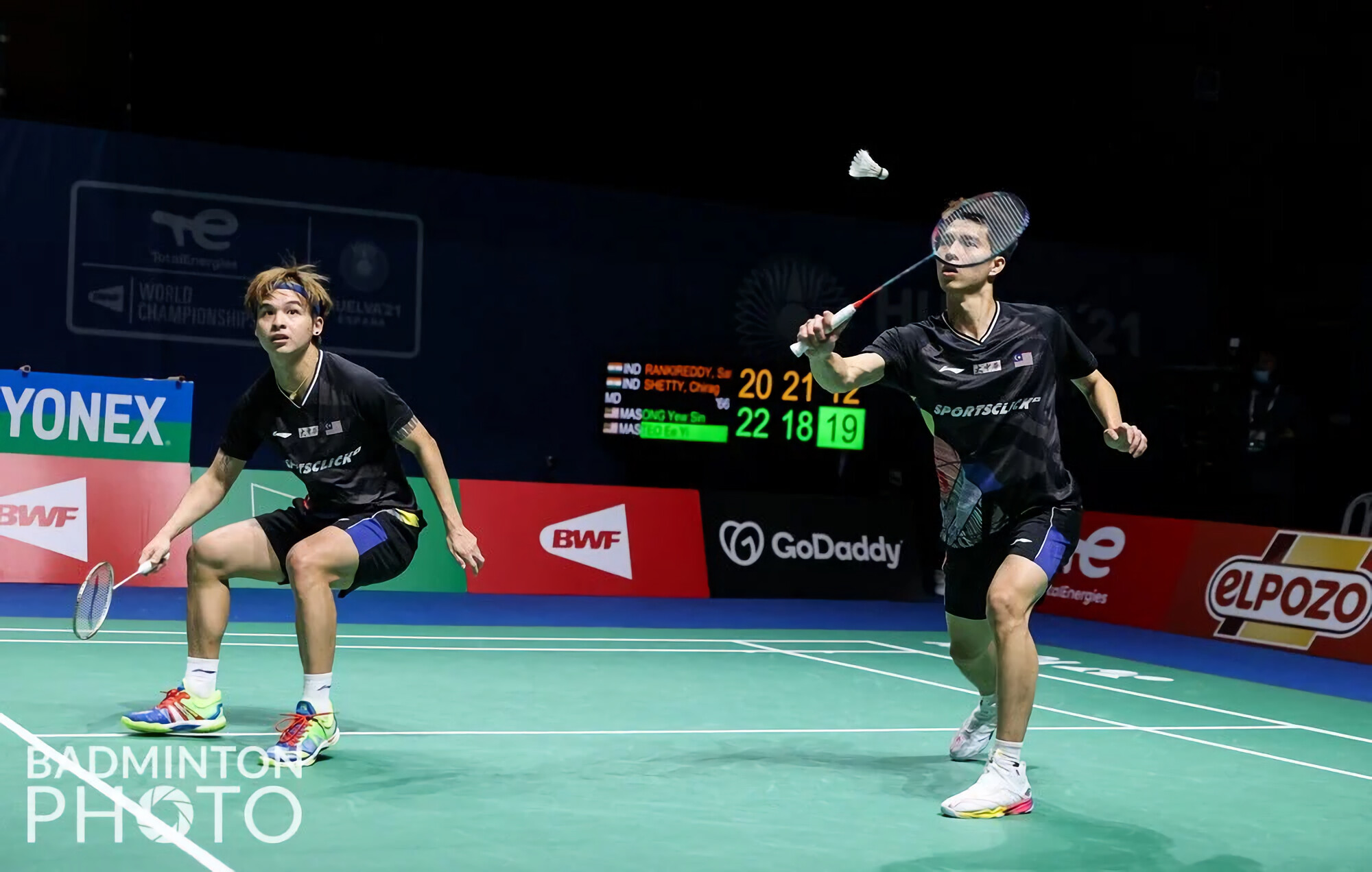 Teo Ee Yi, Power shots, Badminton court, Team strategy, 2000x1280 HD Desktop