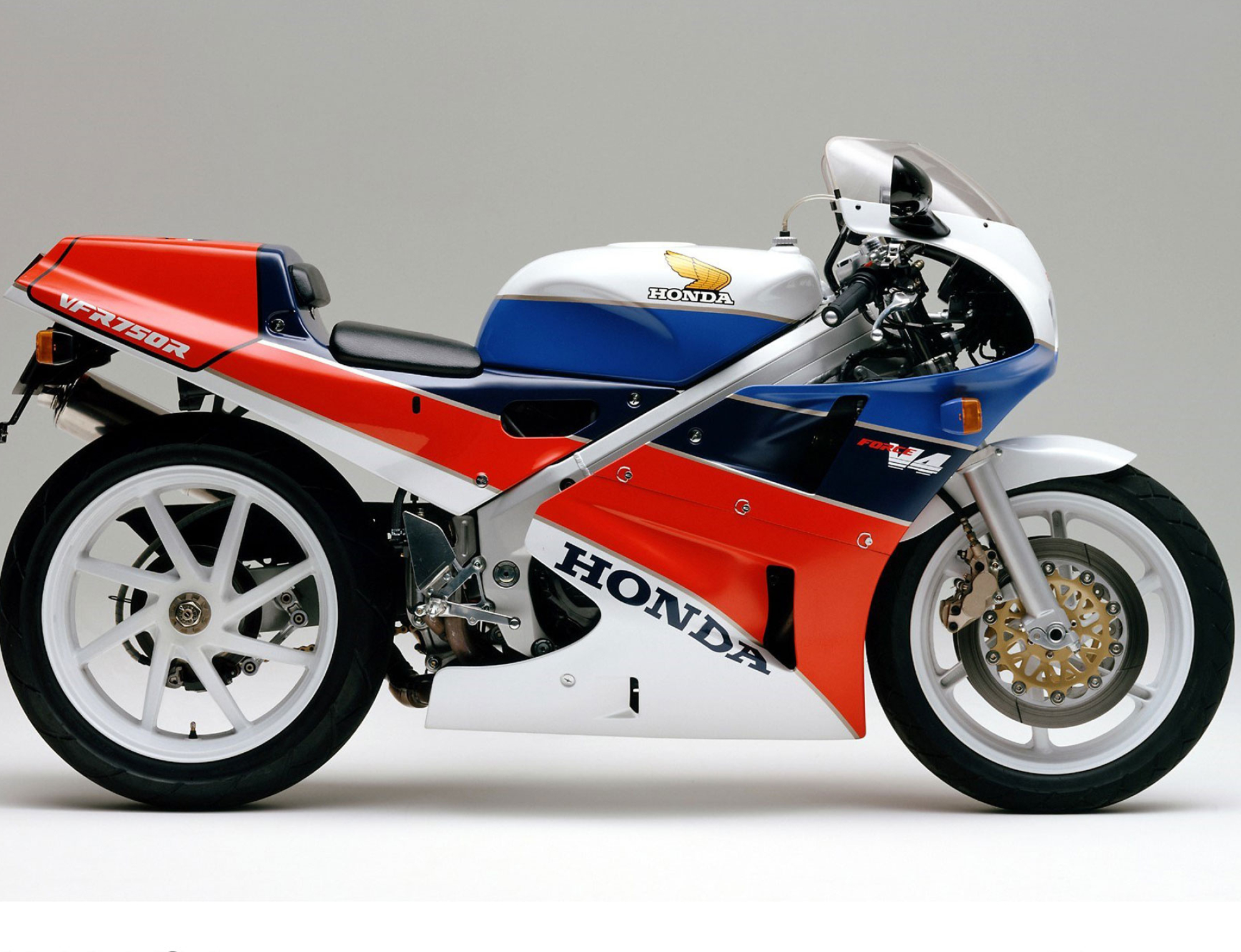 Honda VFR750R, Timeless classic, Racing heritage, Unforgettable performance, 1990x1530 HD Desktop