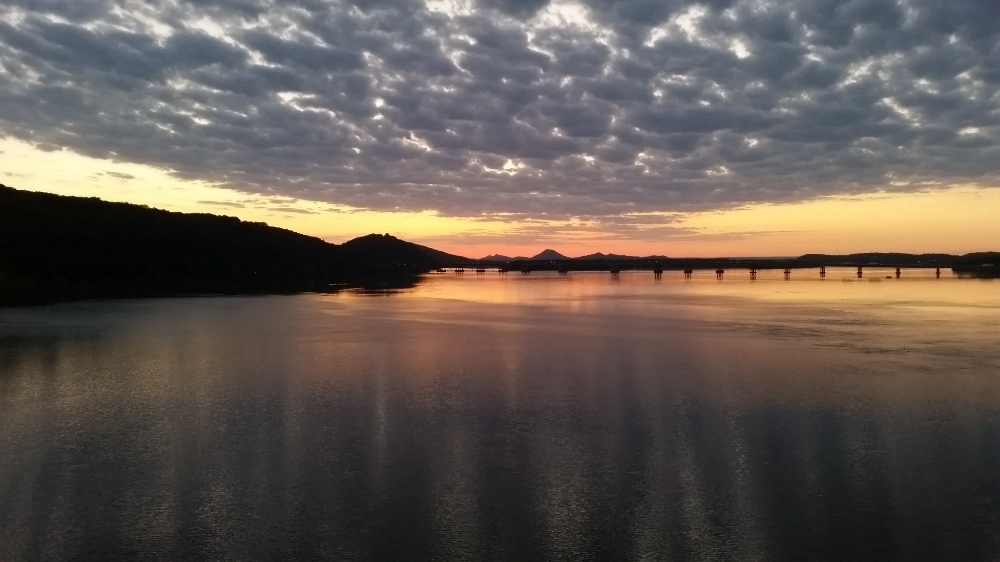 Arkansas River, Stunning sunset view, 2050x1160 HD Desktop
