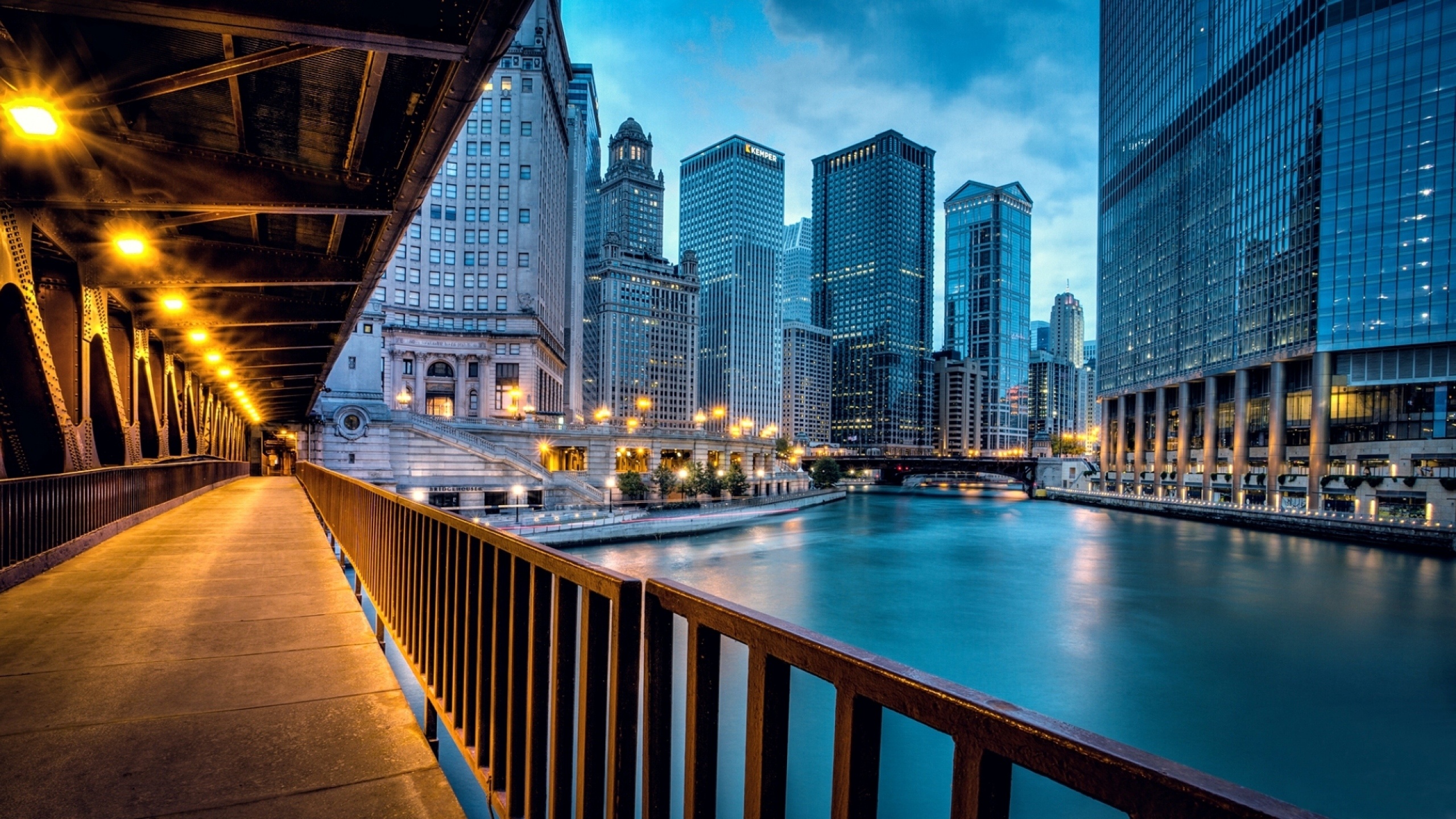 City: Heart of Chicago, River in the middle of the city, Metropolitan Area in Illinois. 2560x1440 HD Background.