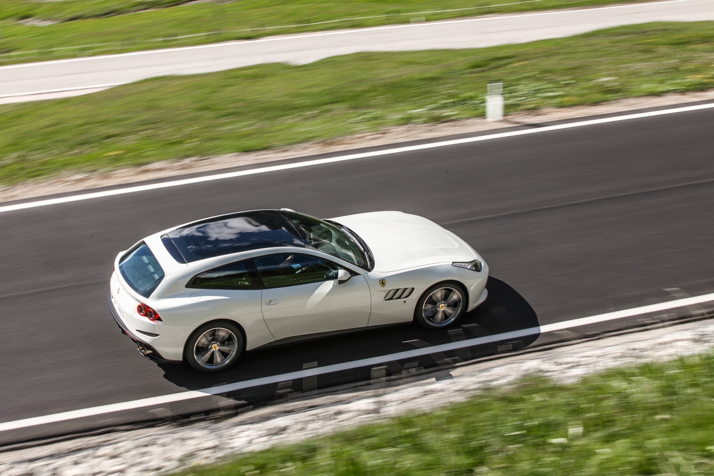 Ferrari GTC4 Lusso, Radical performance, Exhilarating driving, True Ferrari experience, 2500x1670 HD Desktop