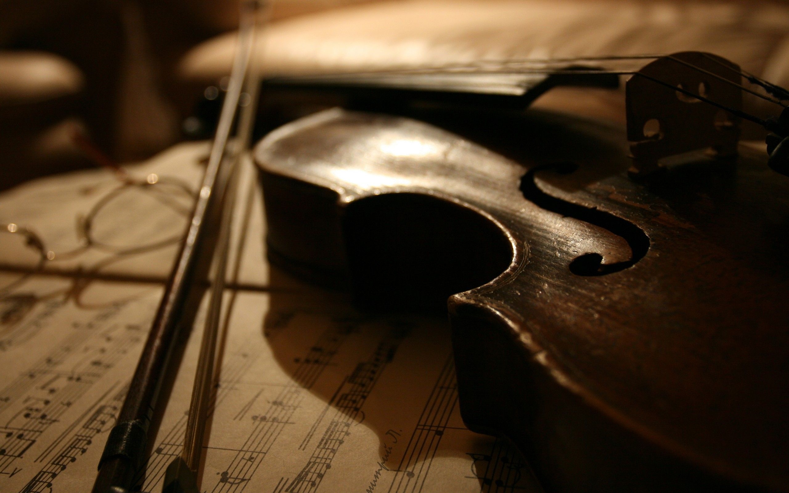 Viola: Vintage-Like Sound Post And Bridge Foot, Musical Notes, Violin Family. 2560x1600 HD Wallpaper.