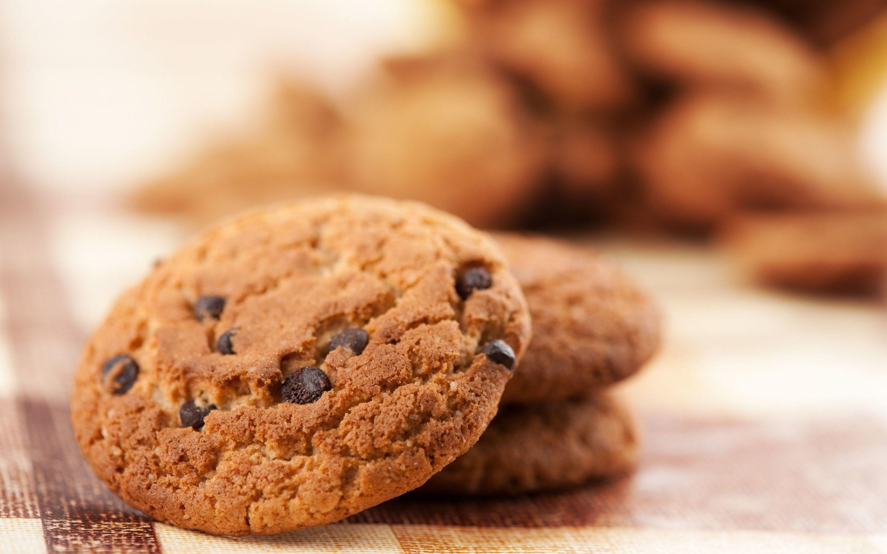Cookie: Based on a simple dough of flour, butter, sugar, and egg. 2880x1800 HD Background.