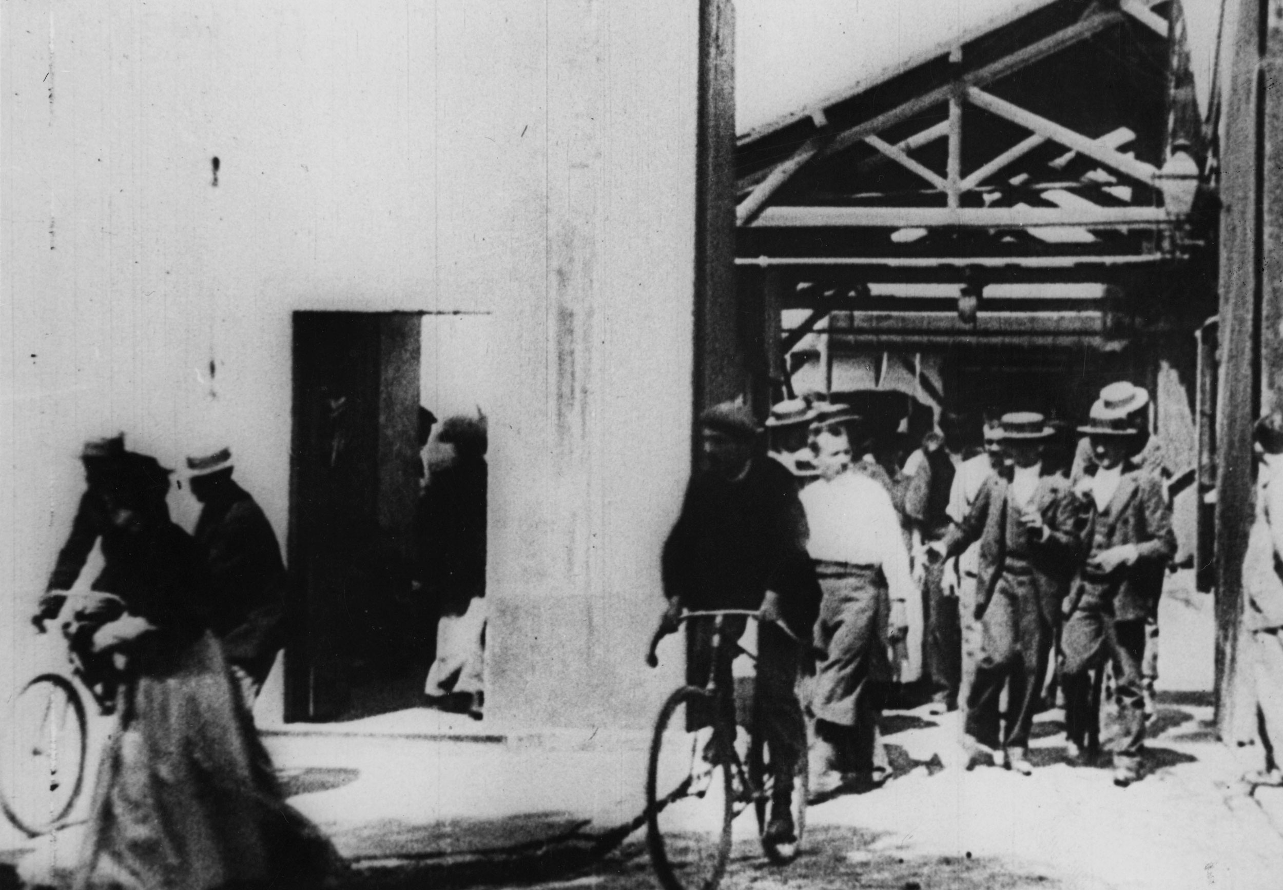 Lumiere Brothers, Workers leaving Lumiere's Factory, Art and aesthetics, 2500x1740 HD Desktop
