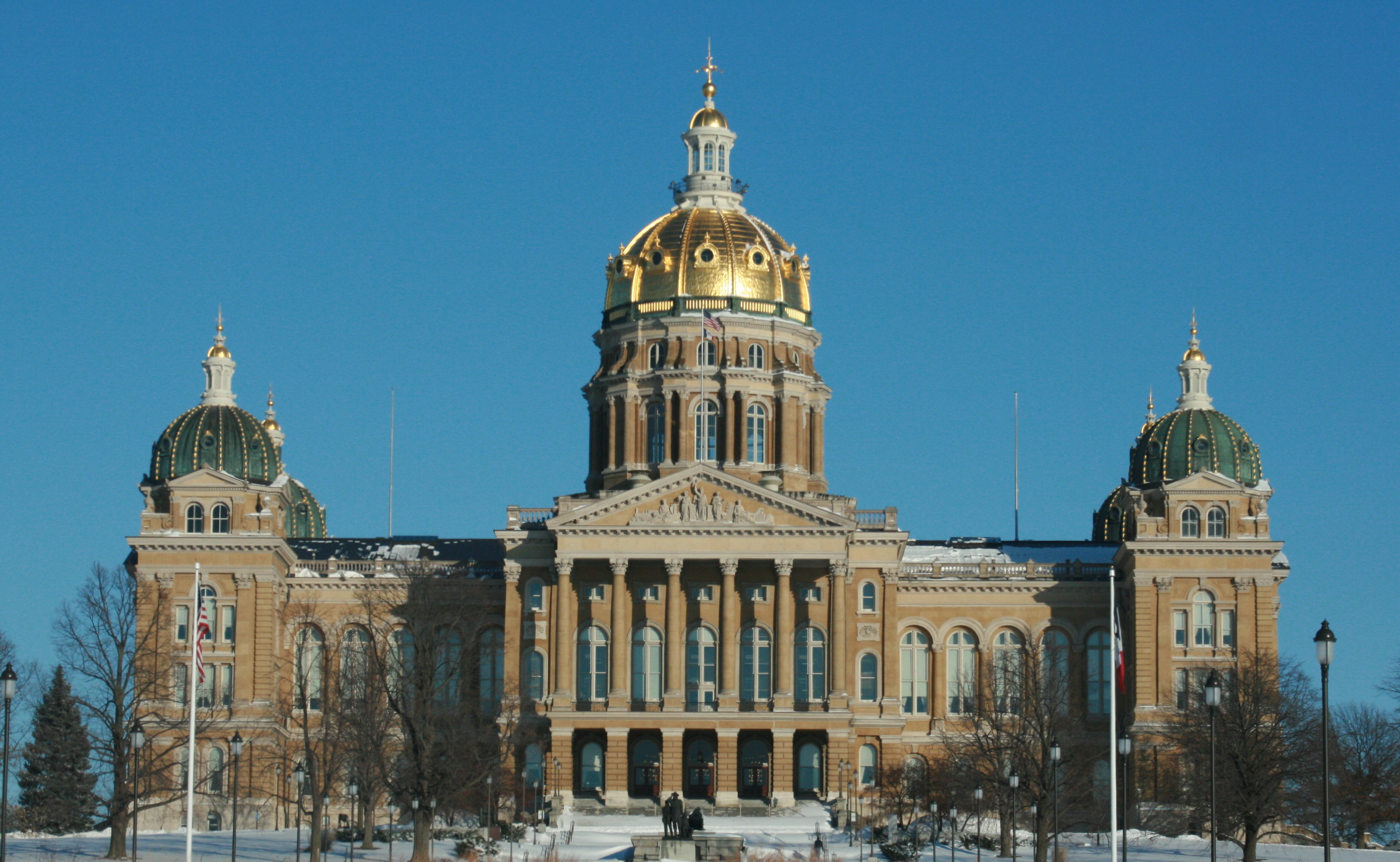 Des Moines landmarks, Iowa Capitol building, Cityscapes, Travel photography, 3510x2160 HD Desktop