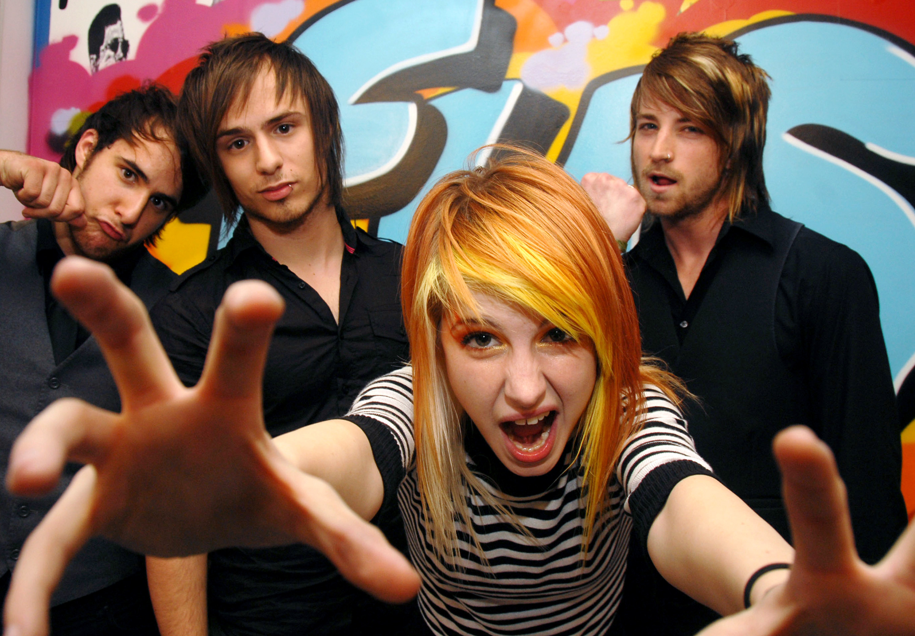 Paramore: The rock band, Lead vocalist Hayley Williams, guitarist Taylor York and drummer Zac Farro. 2980x2080 HD Background.