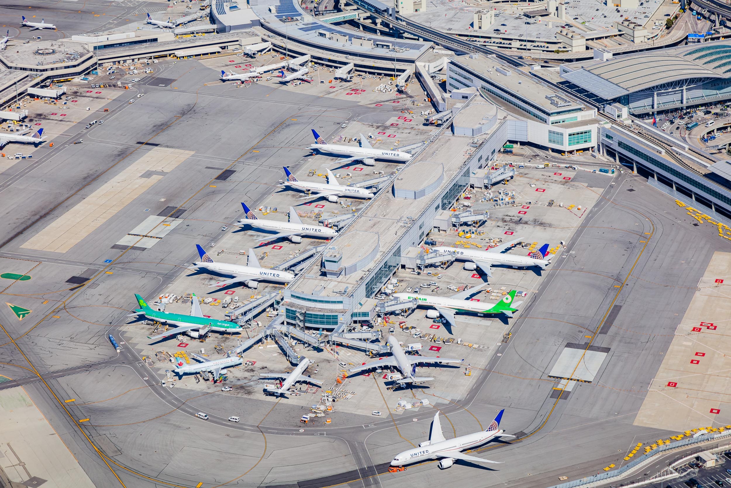 San Francisco International Airport, Terminal G, Aerial photo, Toby Harriman, 2500x1670 HD Desktop