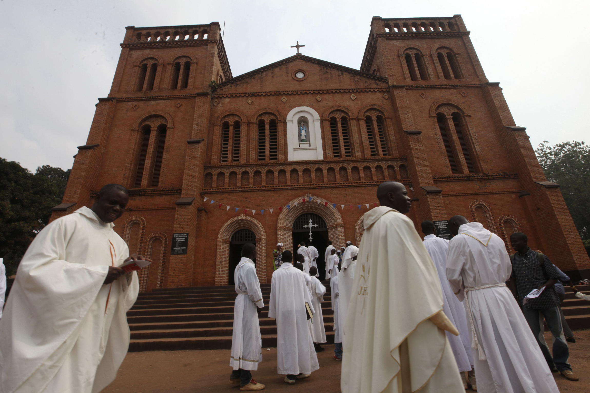 Bangui, Central African Republic, Catholic leaders, The Catholic Sun, 2300x1540 HD Desktop