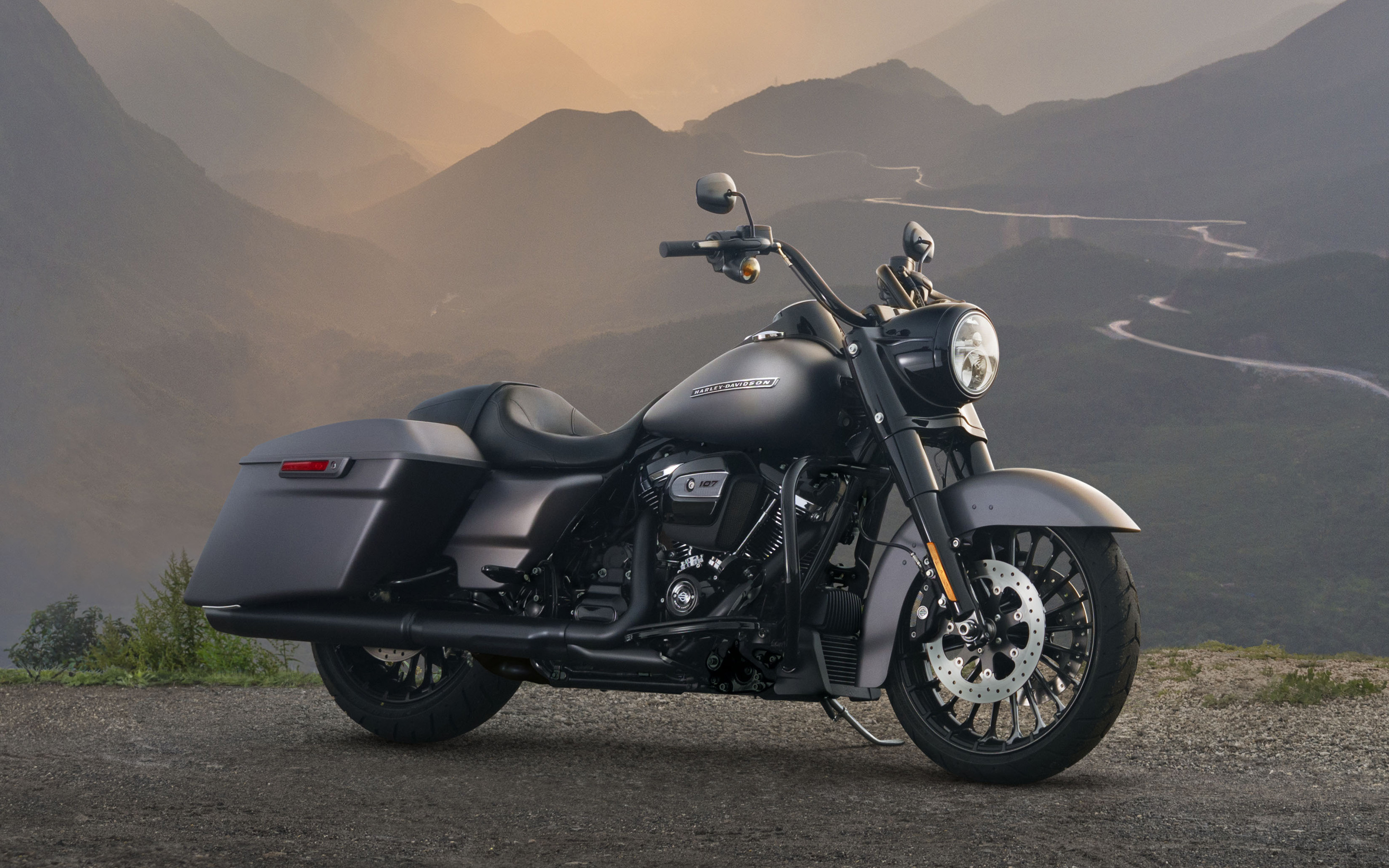 Harley-Davidson Road King, Superbikes, 2018 model, American motorcycles, 2880x1800 HD Desktop