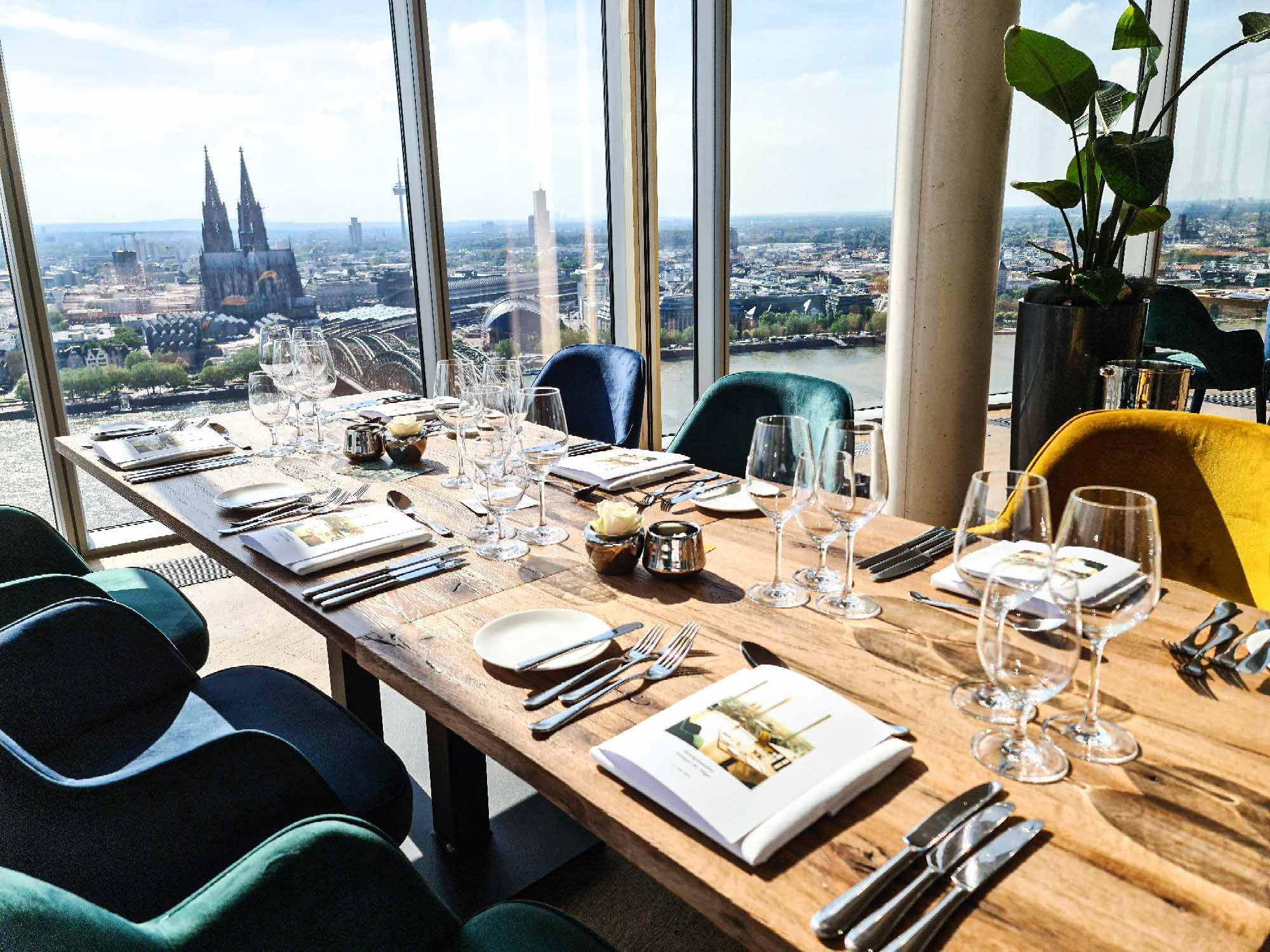 Restaurant Klnsky, Riverside dining, Stunning views, Event location, 2000x1500 HD Desktop