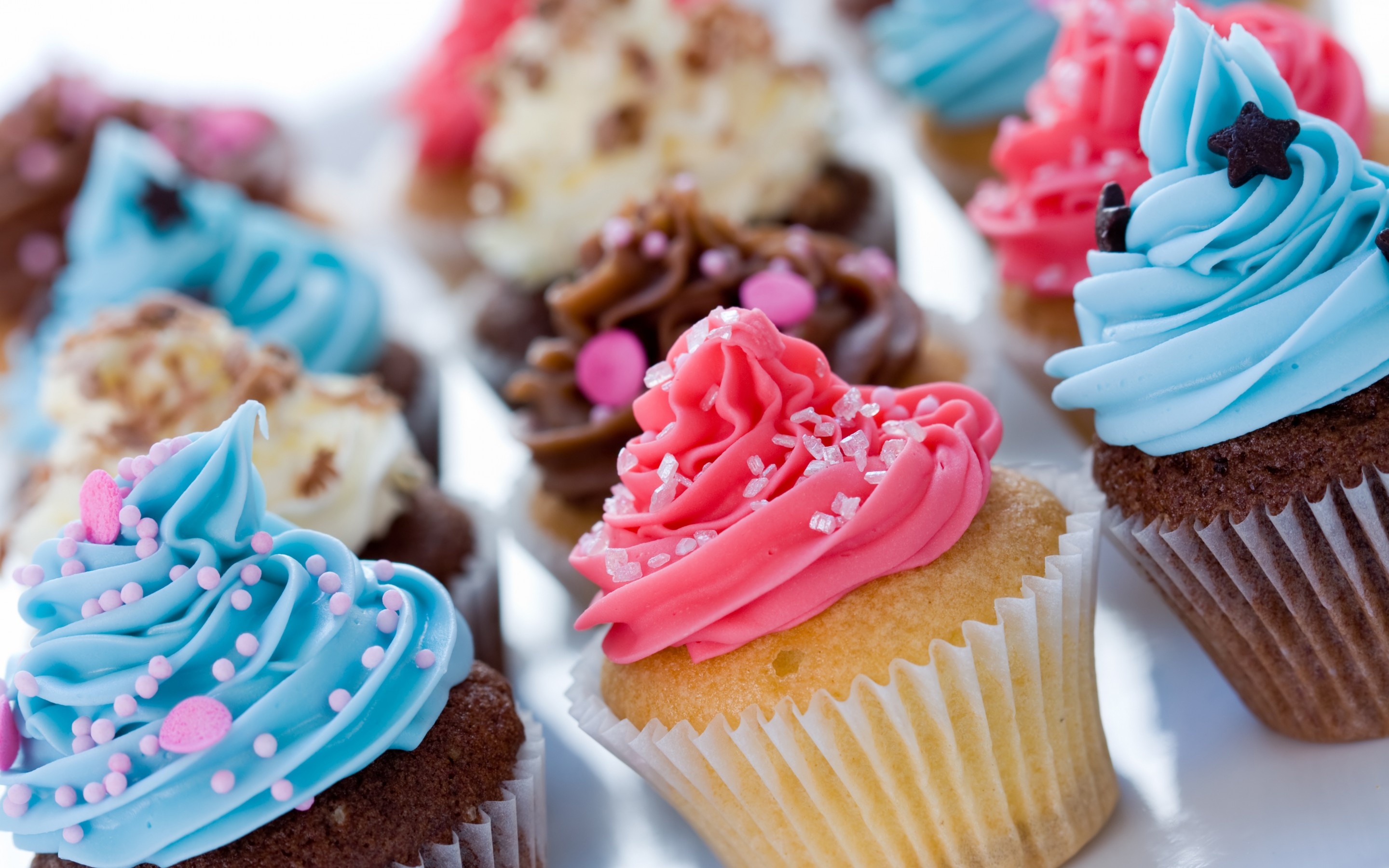 Mouth-watering cupcakes, HD backgrounds, Delectable treats, Sweet indulgence, 2880x1800 HD Desktop