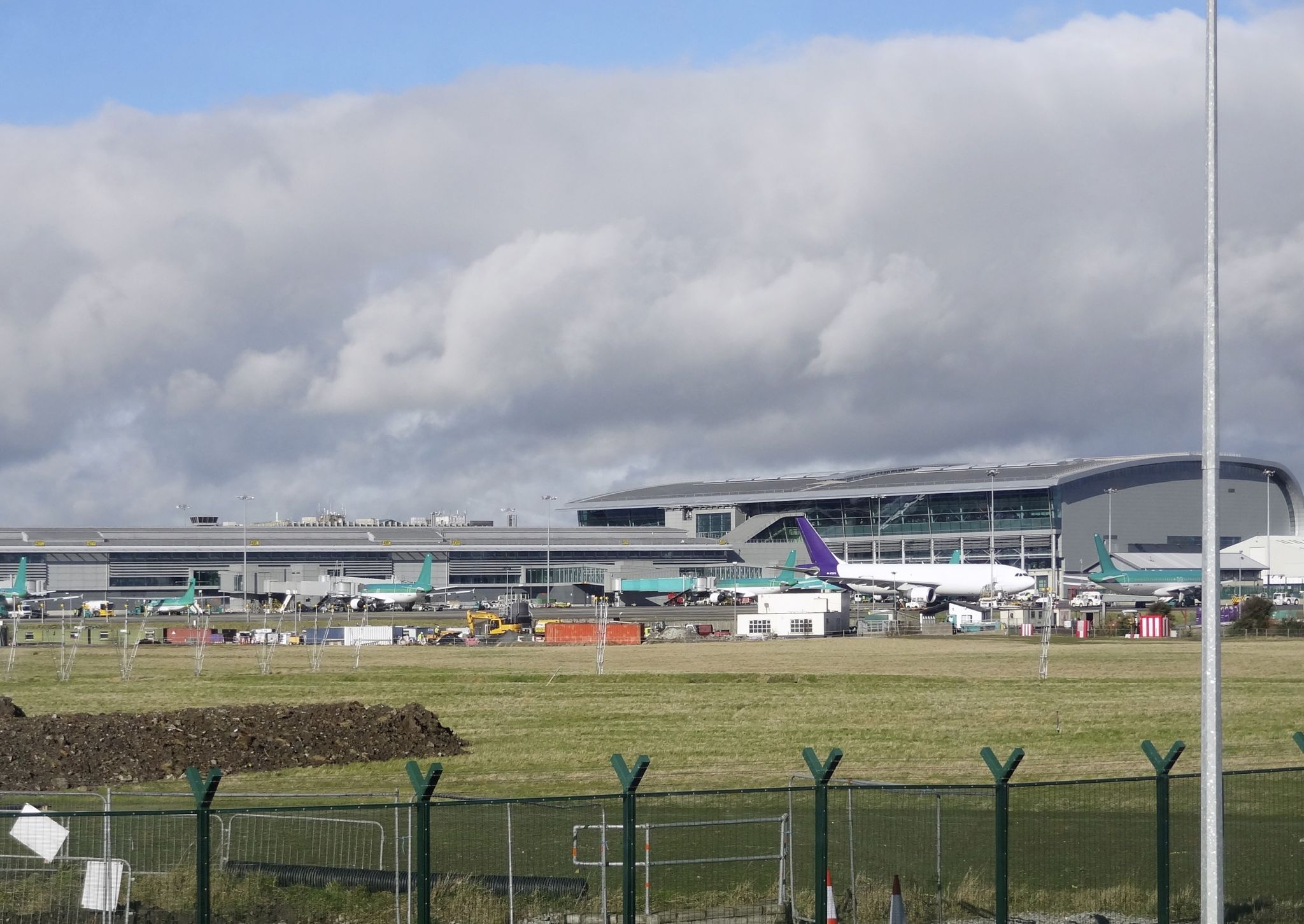 Dublin airport, Long delays warning, Staffing issues, Travel news, 2050x1460 HD Desktop