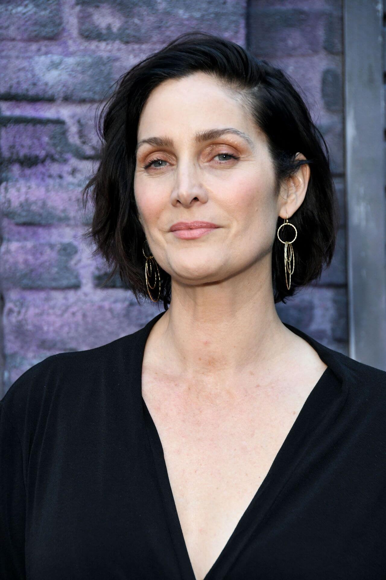 Carrie-Anne Moss, Hot pictures, The Viraler, 1280x1920 HD Phone