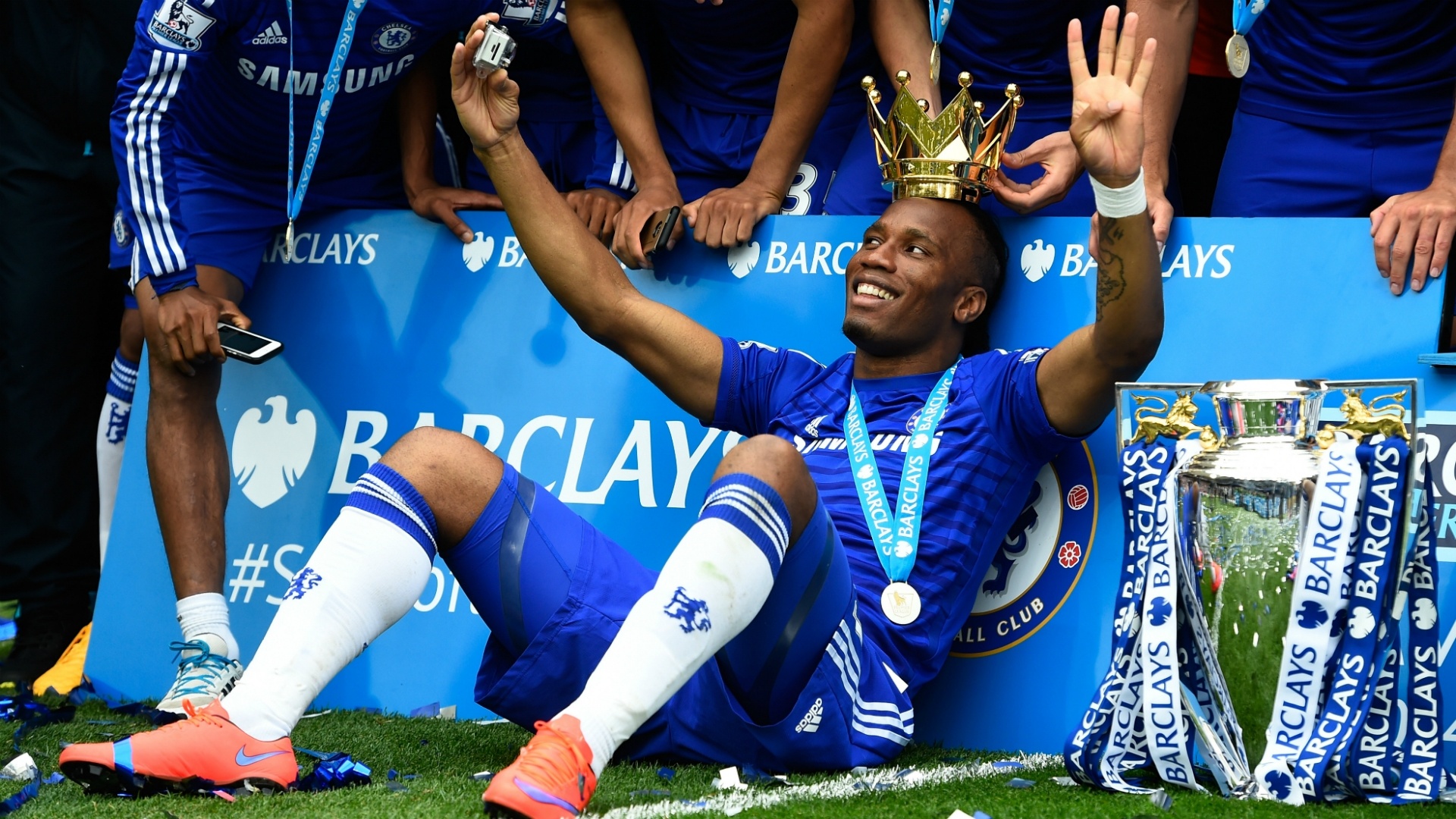 Drogba: Soccer star, Barclays Spirit of the Game Award, 2015. 1920x1080 Full HD Background.