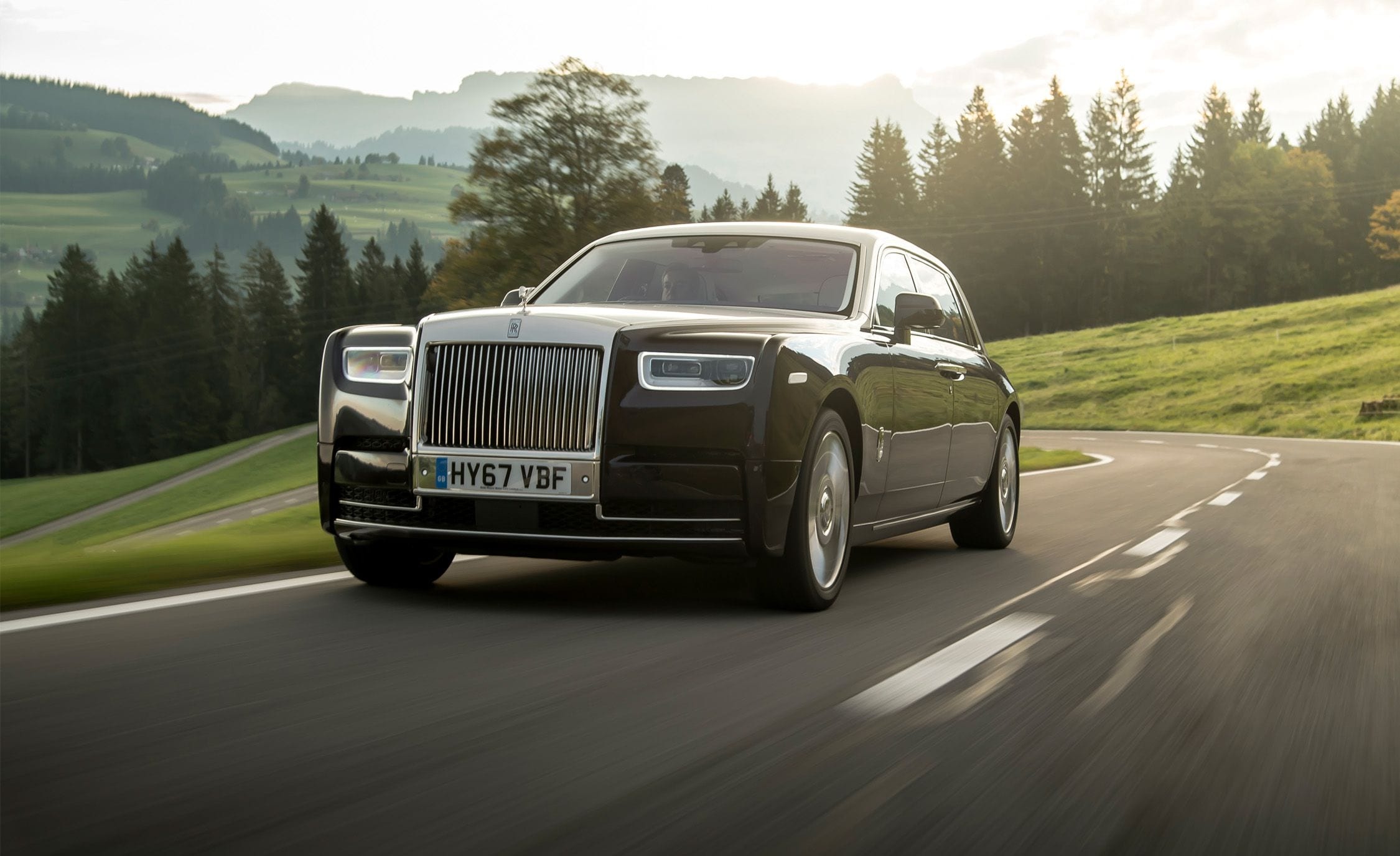 Rolls-Royce Phantom, Iconic luxury car, Unmistakable presence, Timeless beauty, 2250x1380 HD Desktop