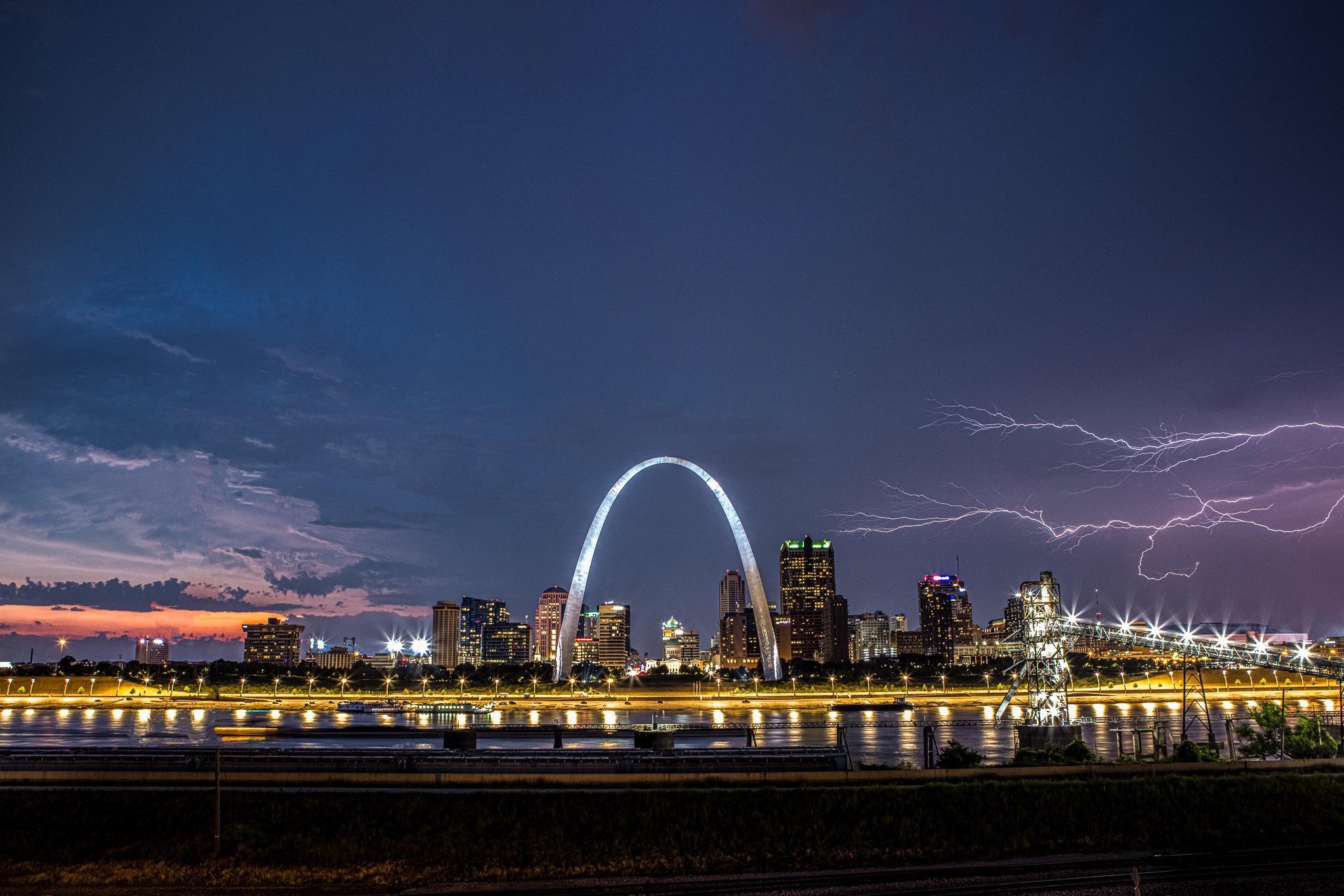 St. Louis Skyline, Lightning storm, Lightning storm, Lightning storm, 2050x1370 HD Desktop