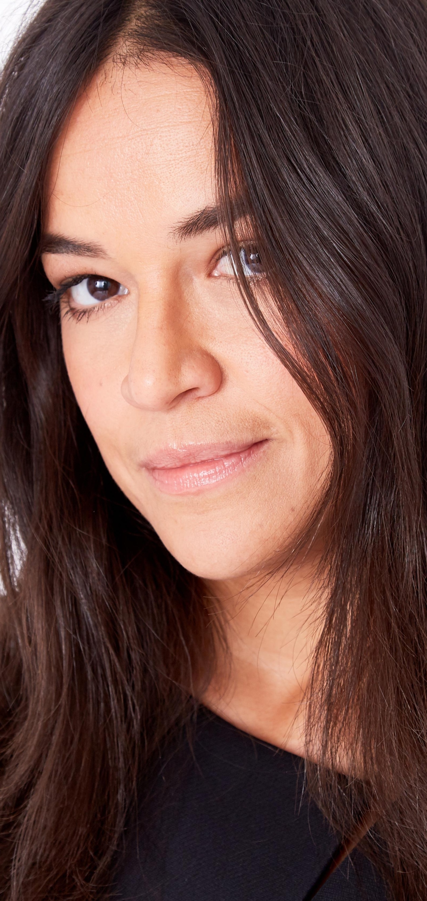 Michelle Rodriguez, Celebrity, Famous actress, Hollywood star, 1440x3040 HD Handy