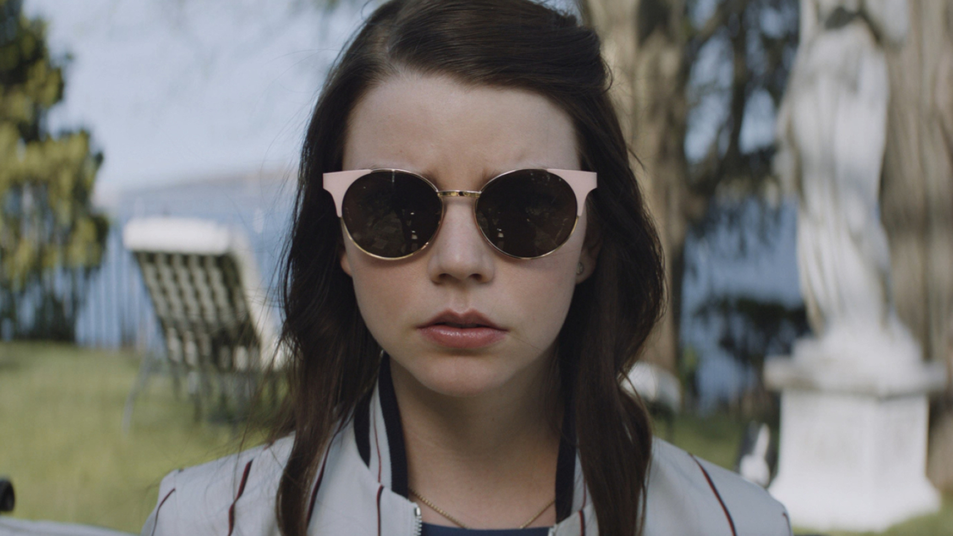 Thoroughbreds, Tense atmosphere, Masterfully crafted, Unsettling drama, 1920x1080 Full HD Desktop