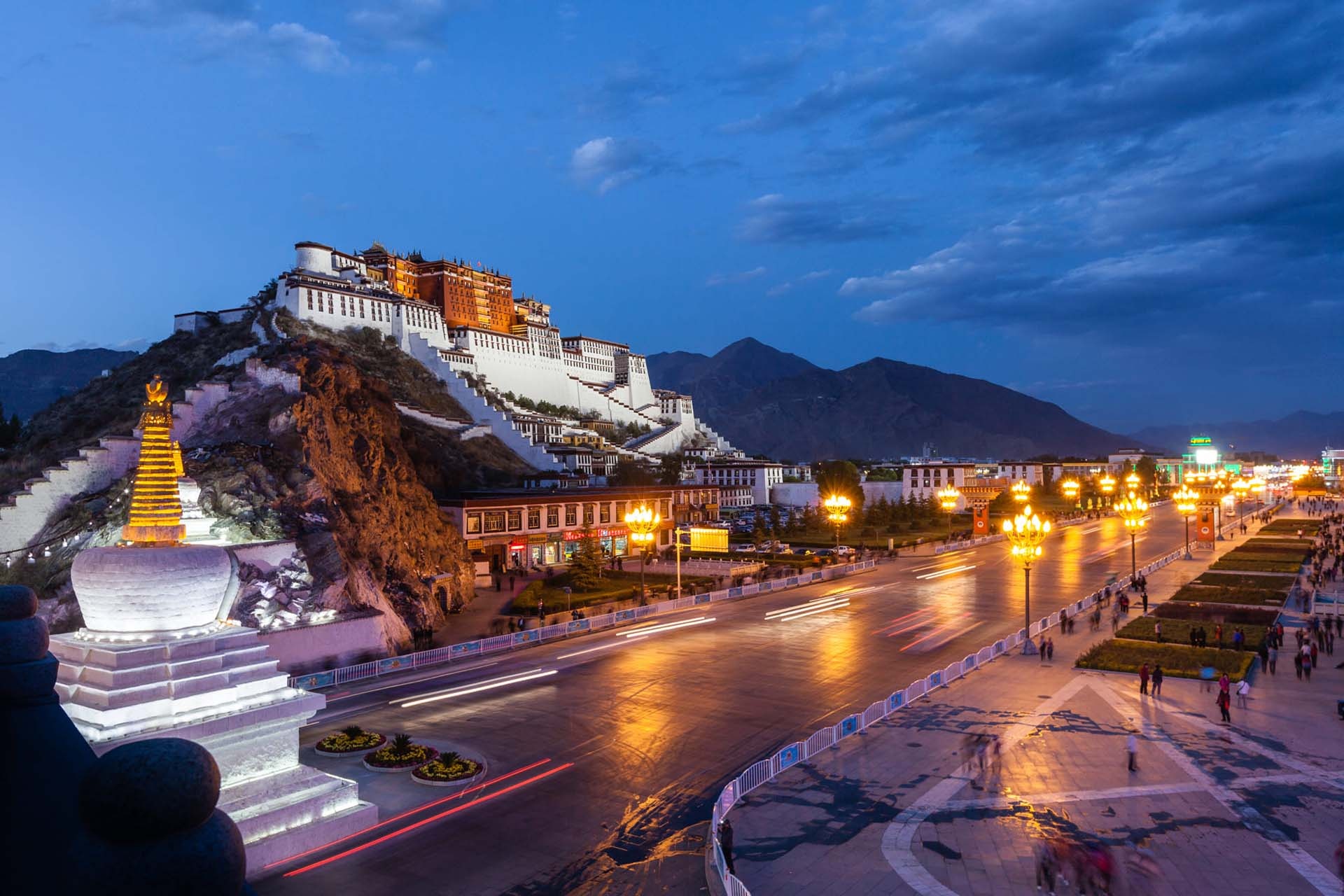 Potala Palace, Lhasa, Tibet, Tibet Universal Travel, Historic landmark, 1920x1280 HD Desktop