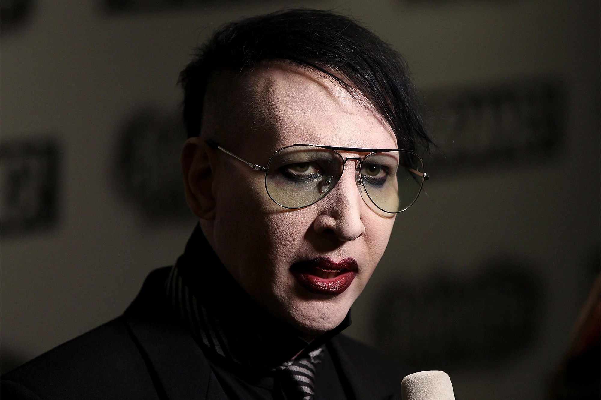 Marilyn Manson's alleged assault, Bizarre incident, Public altercation, Scandalous behavior, 2000x1340 HD Desktop