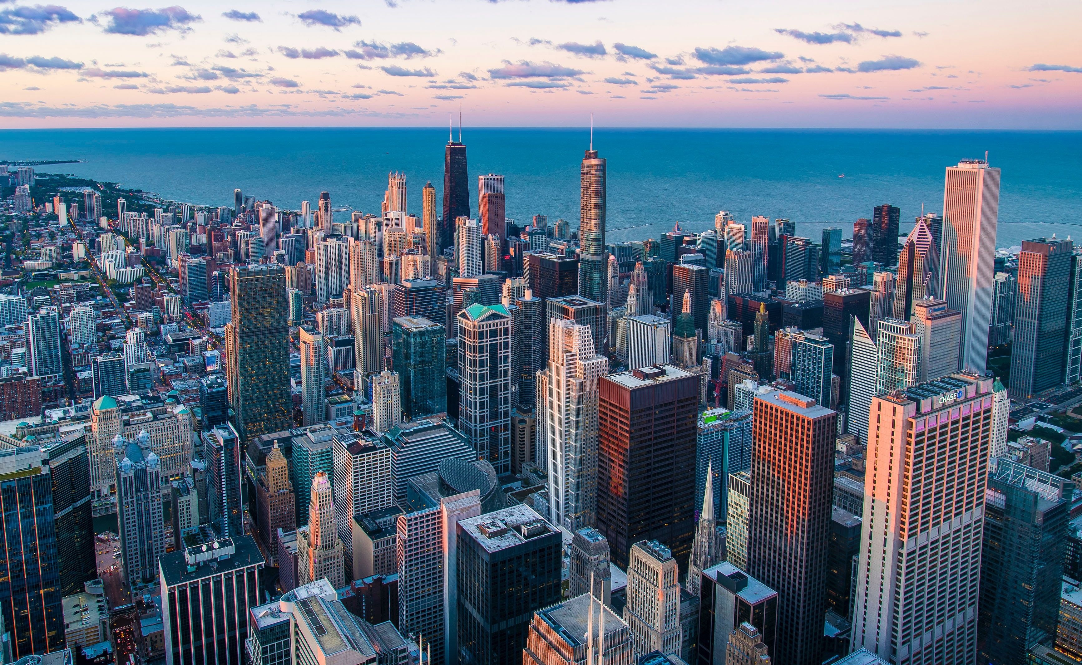 Chicago: Landmarks in the city include Millennium Park, Navy Pier, and the Magnificent Mile. 3470x2140 HD Background.