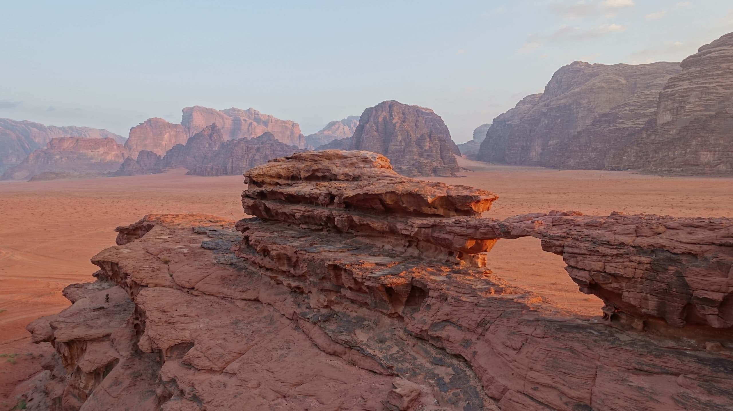 Wadi Rum Village, Roadtrip, Jordan, Waiting, 2560x1440 HD Desktop