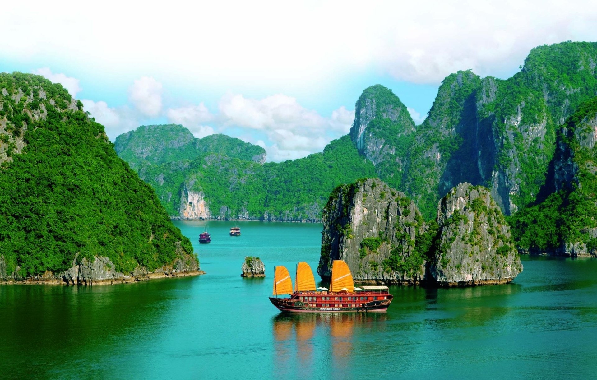 Ha Long Bay, Stunning HD wallpaper, Tranquil scenery, Serene backdrop, 1920x1230 HD Desktop