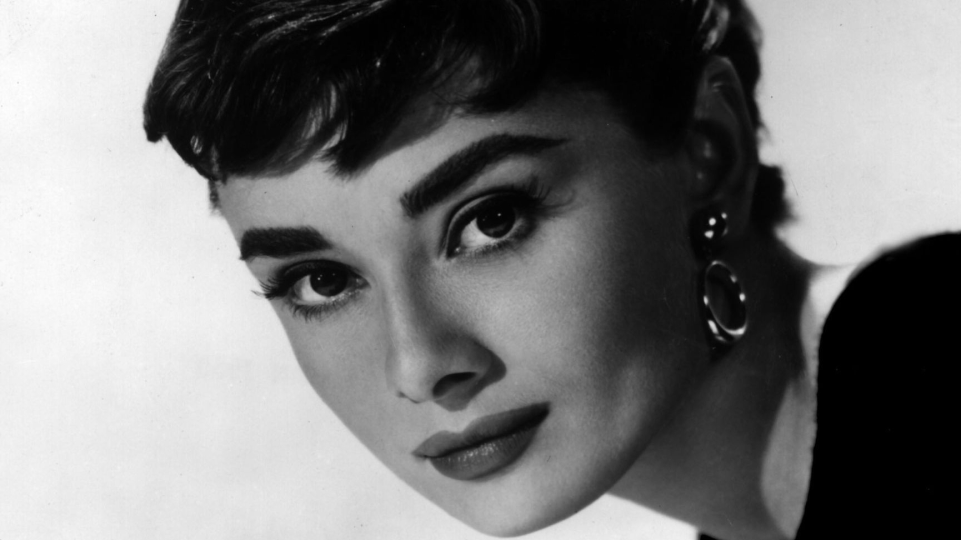 Audrey Hepburn in 4K, Ultra high definition, Stunning visuals, Digital wallpaper, 1920x1080 Full HD Desktop