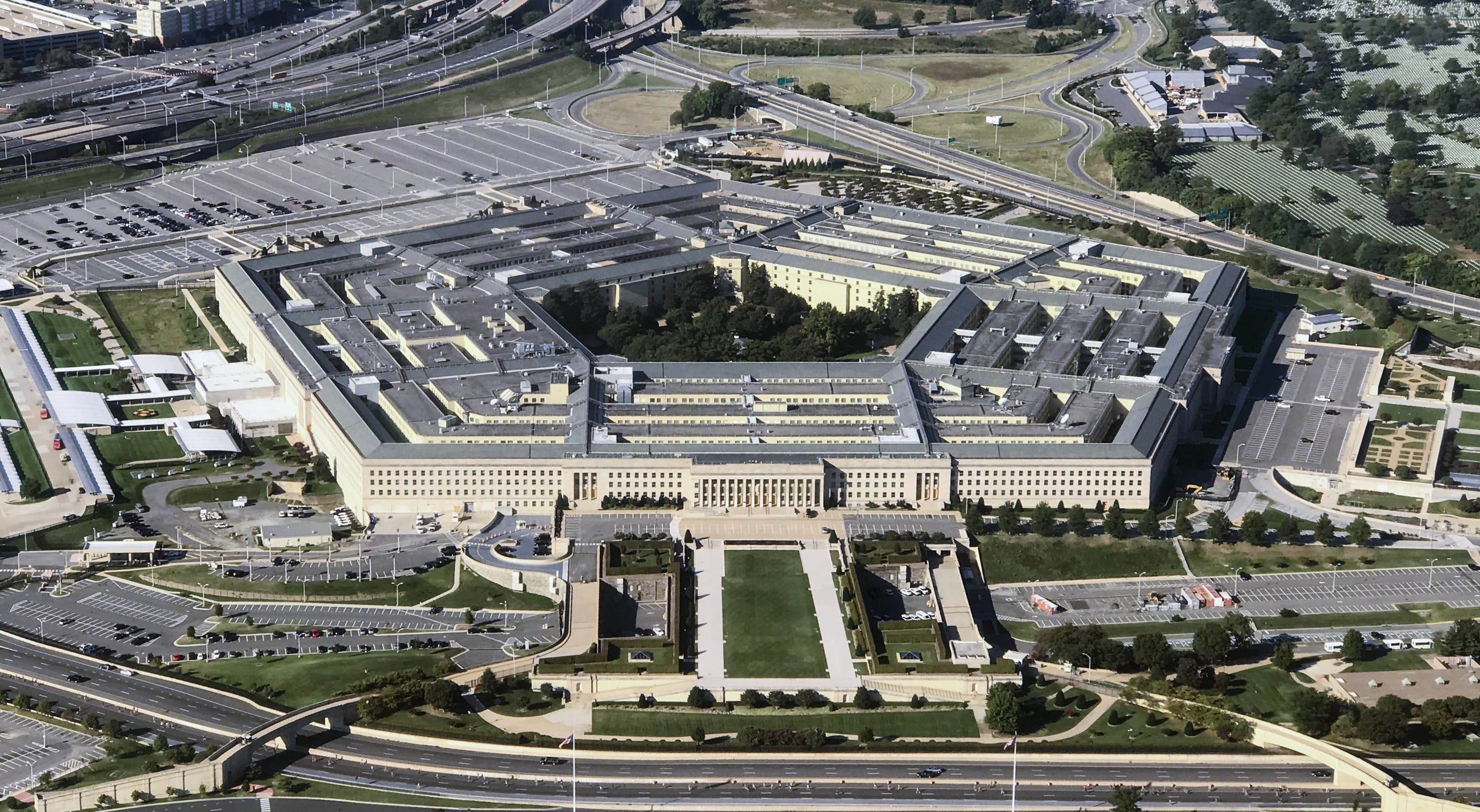 Pentagon, Coronavirus case, US military headquarters, Health crisis, 3180x1750 HD Desktop