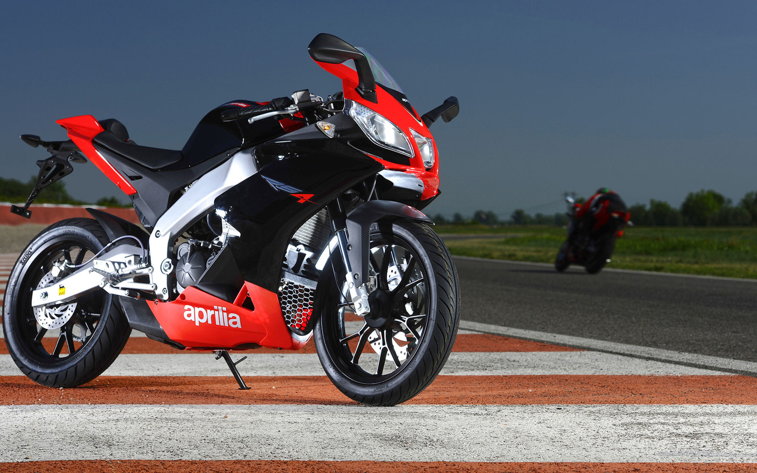 Aprilia: RS4 125, A 125 cc class sportbike manufactured by Italian motorcycle firm. 2560x1600 HD Background.