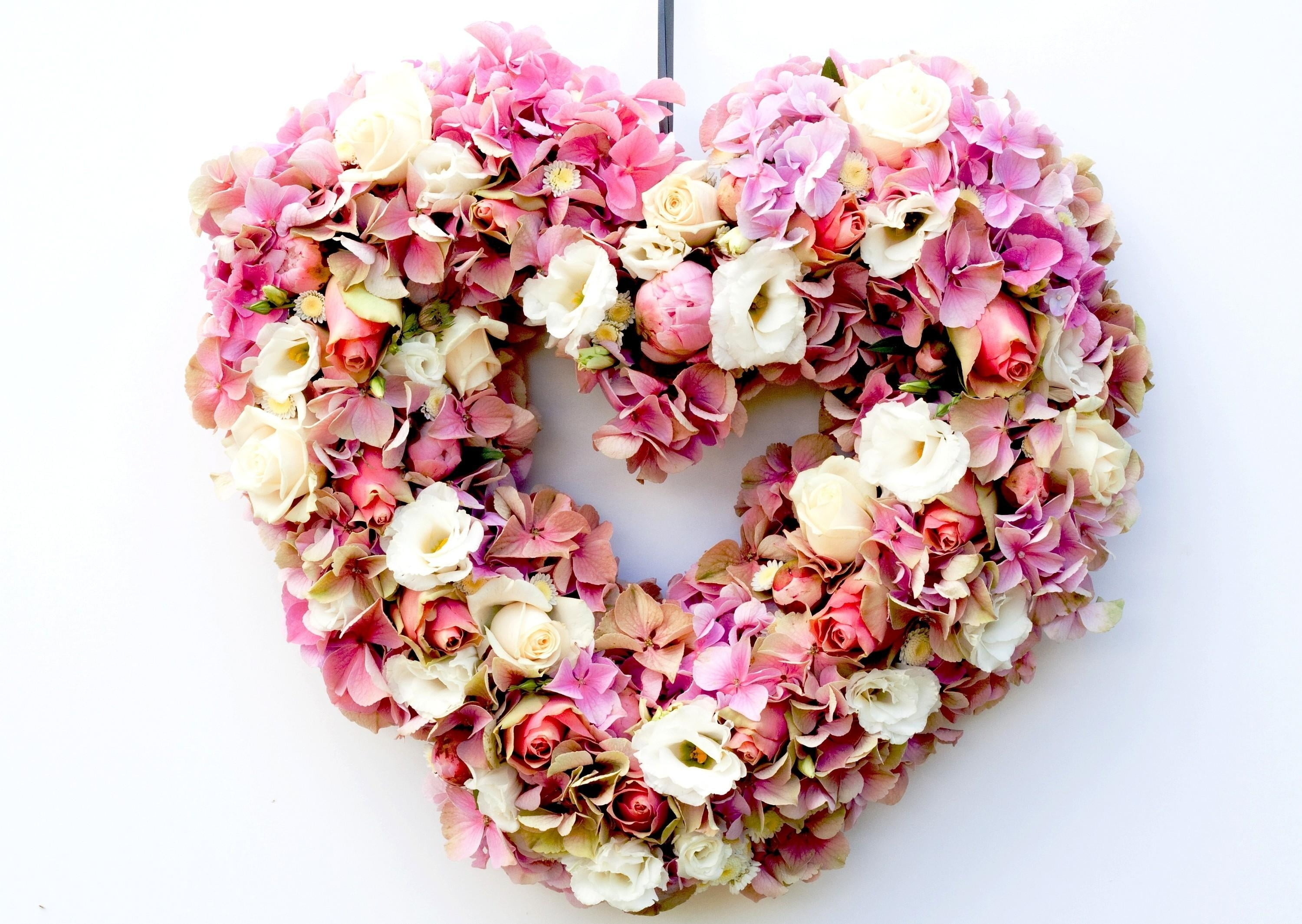 Heart Shape, White and Pink Petaled Flower Wreath, 3000x2130 HD Desktop