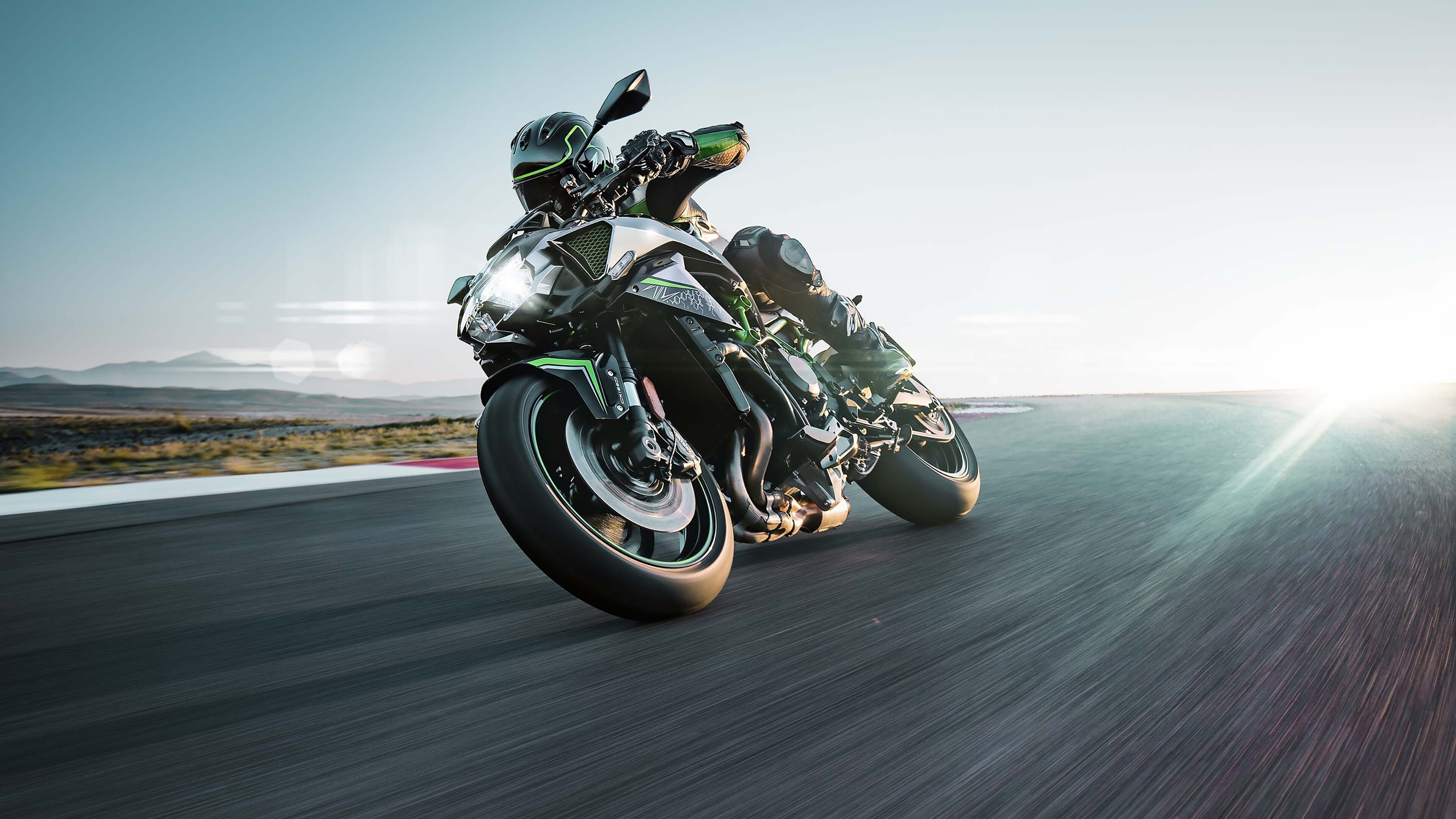 Kawasaki: Z series, The company's slogan is "Let the good times roll!". 3840x2160 4K Background.