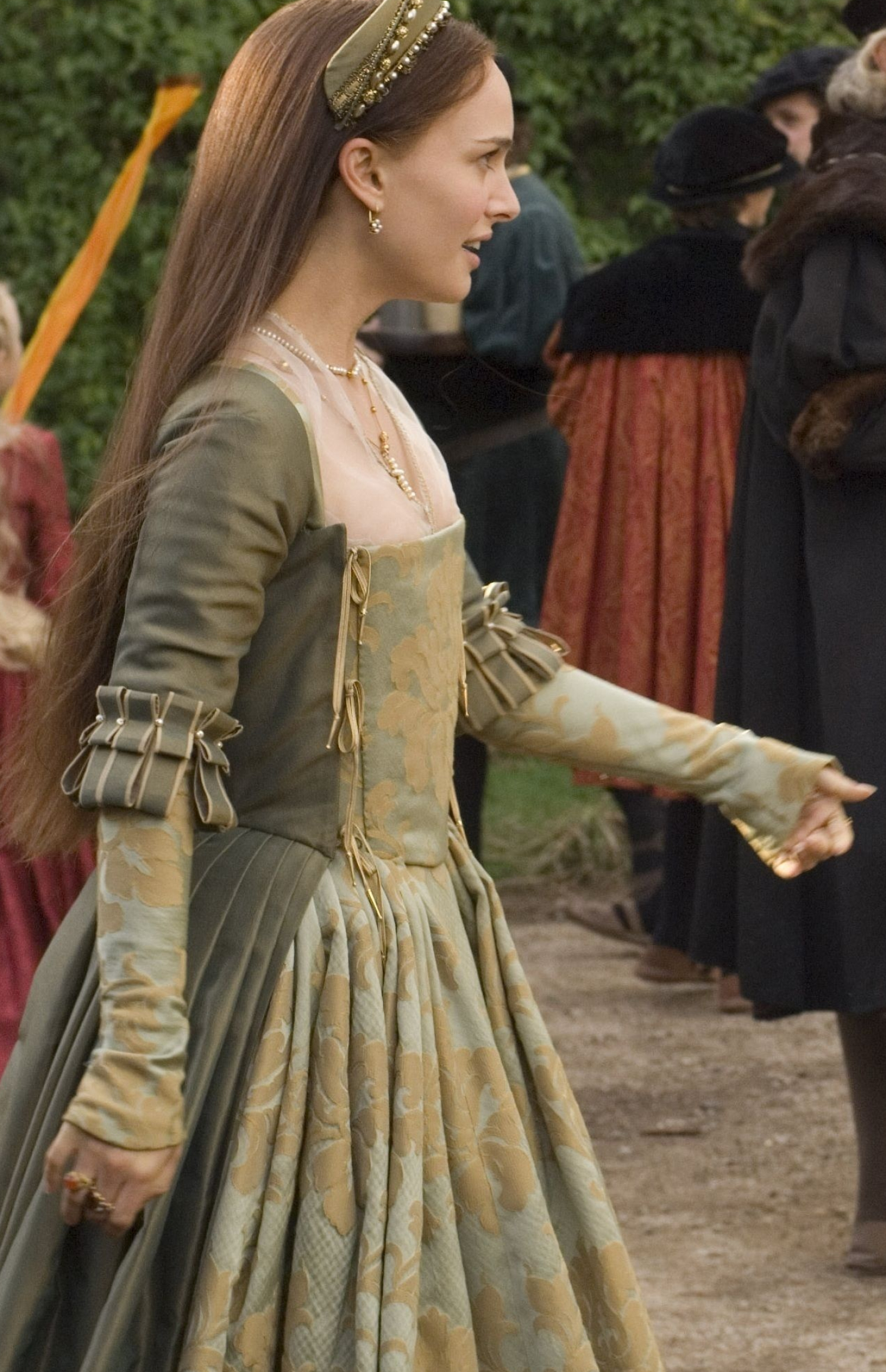 The Other Boleyn Girl, Tudor fashion, Renaissance era, Exquisite, 1420x2200 HD Phone