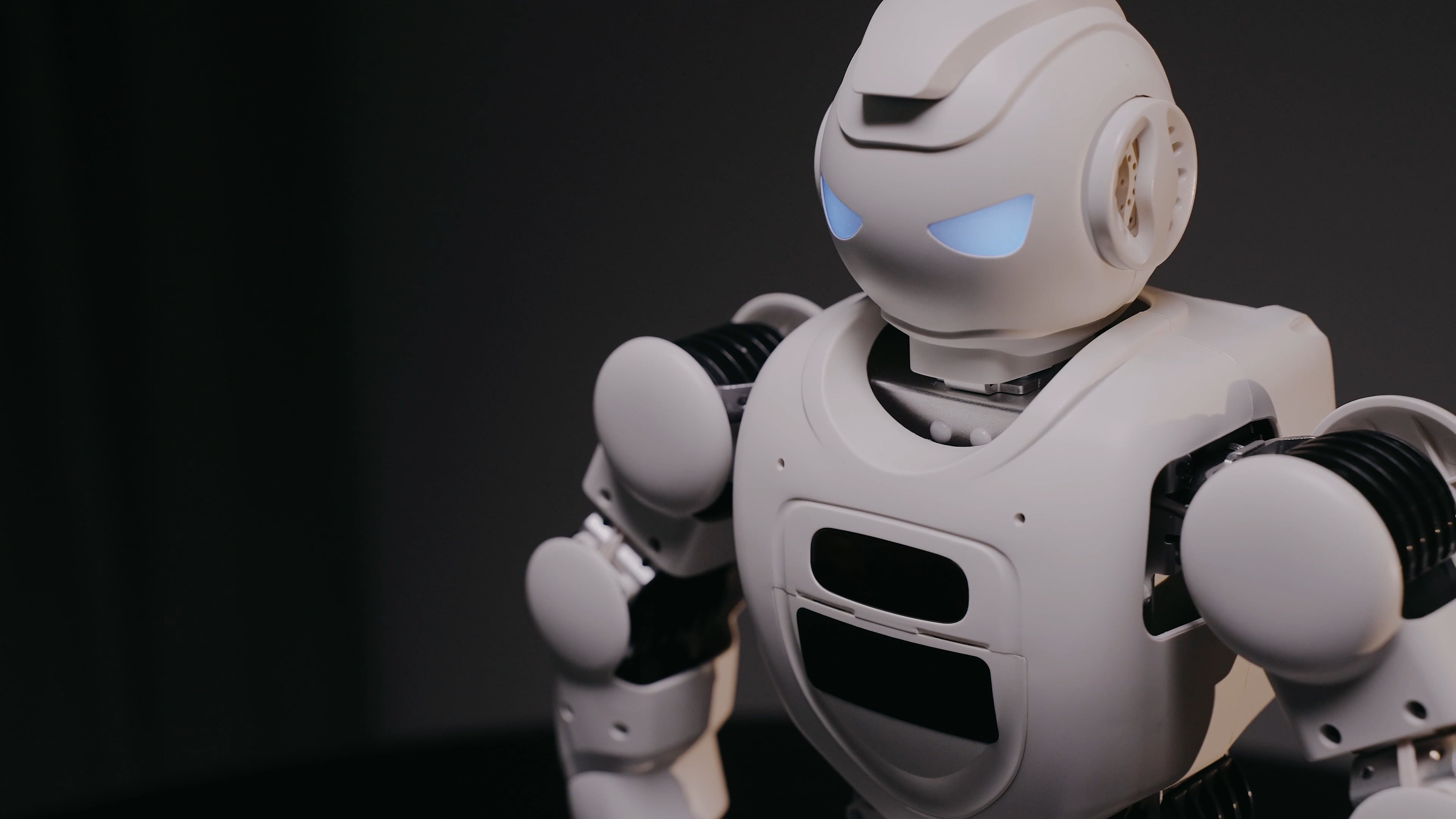 Robot: Service cobots for domestic and professional use, Working alongside humans. 3840x2160 4K Background.