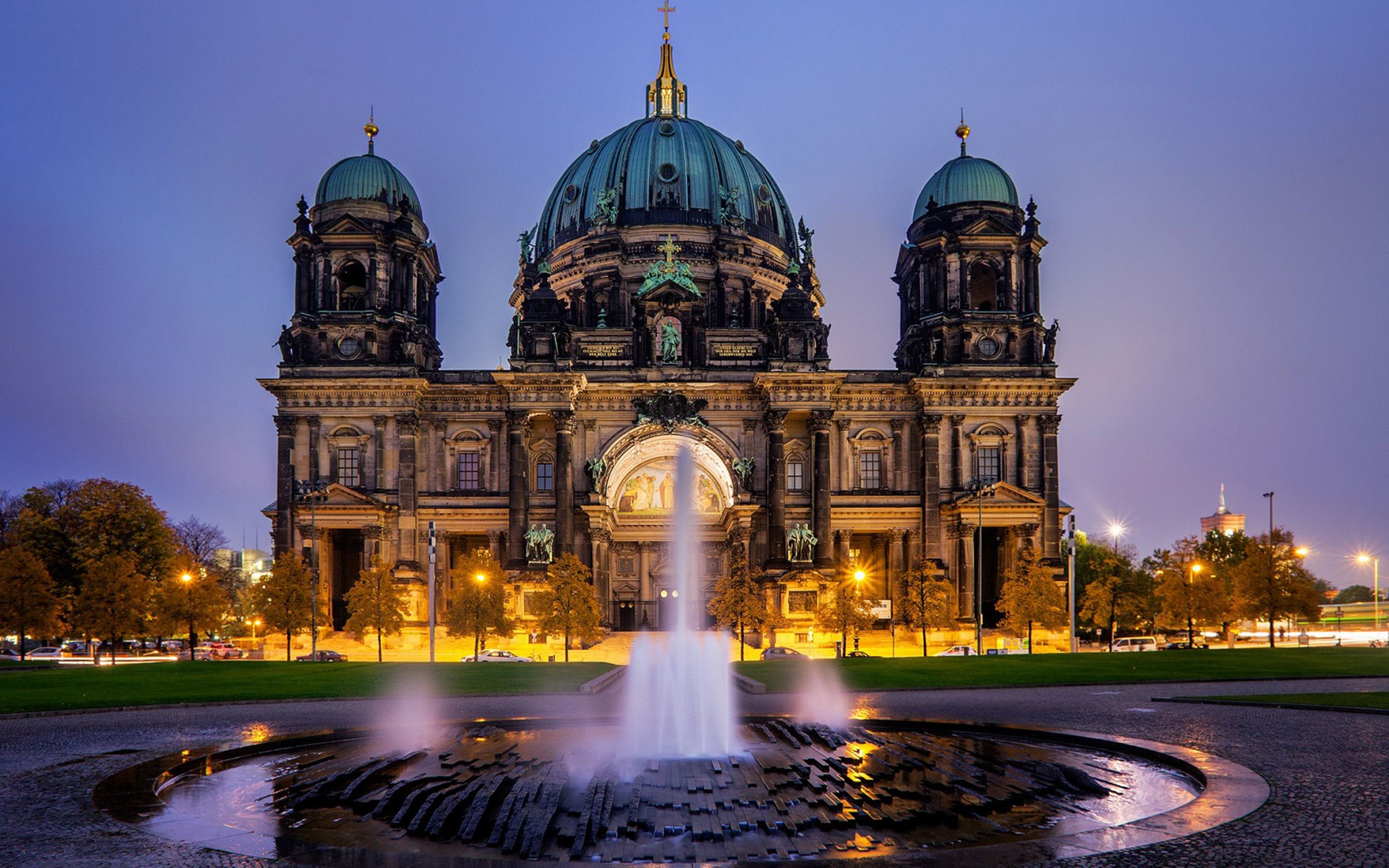 Cathedral: The Evangelical Supreme Parish and Collegiate Church, A monumental German Evangelical church in Berlin. 2880x1800 HD Background.