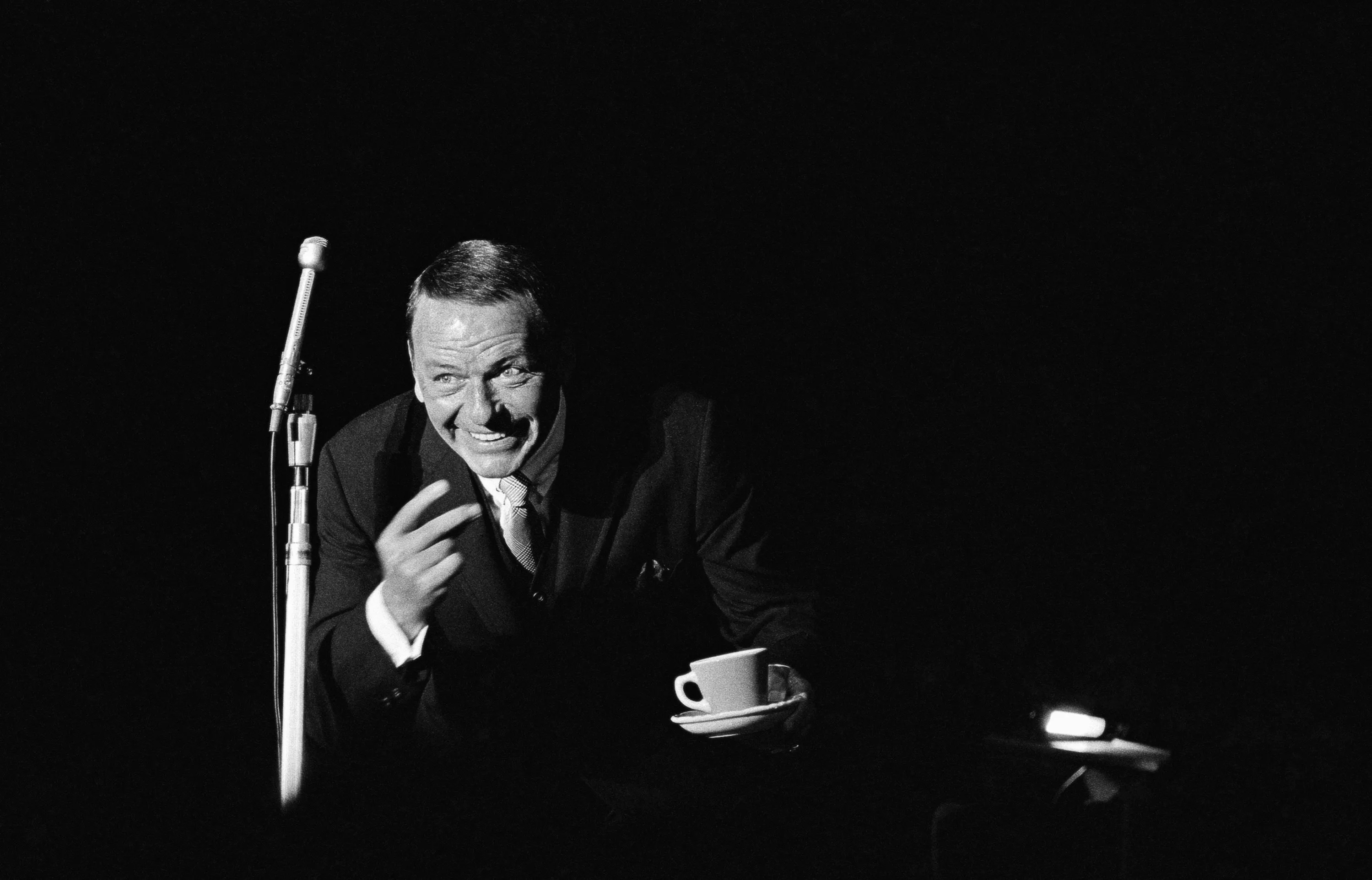 Frank Sinatra, Drinking coffee, Photos, 3000x1930 HD Desktop