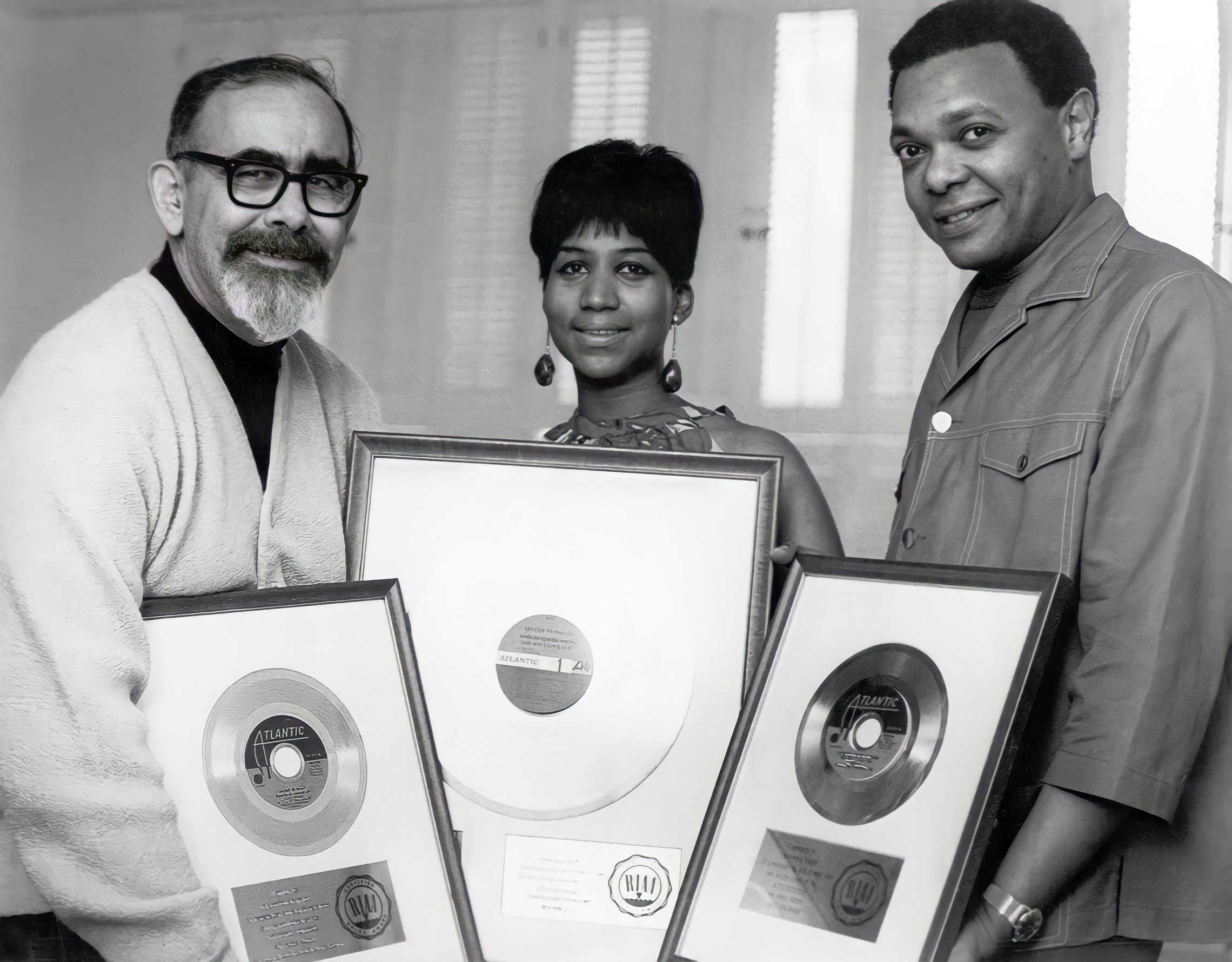 Aretha Franklin, Music icon, Influential legacy, Female empowerment, 2280x1780 HD Desktop