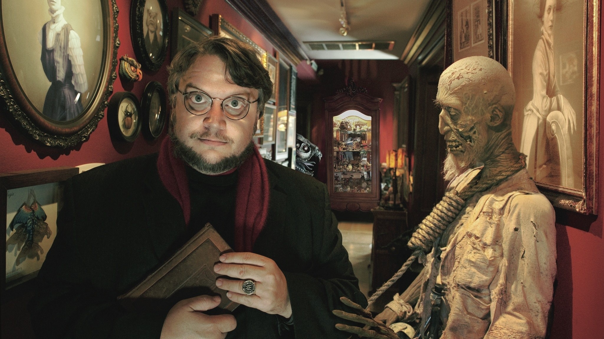 Guillermo del Toro, Monster exhibition, Mexico, 2050x1160 HD Desktop