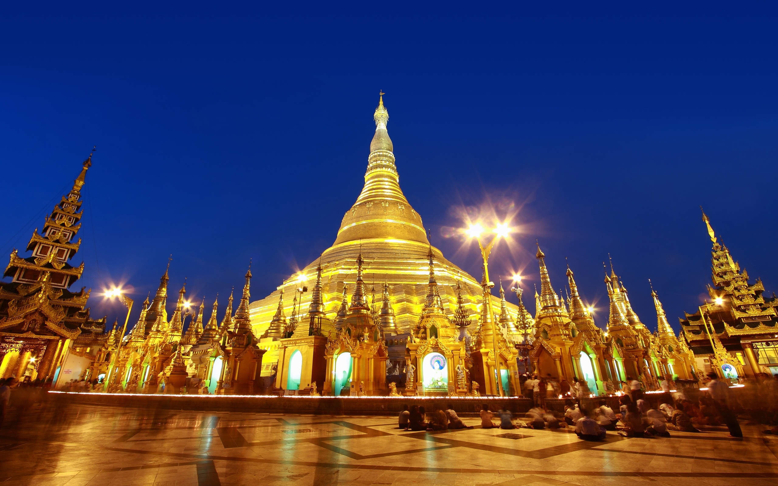 Shwedagon Pagoda, Spiritual symbol, Sacred place, Burmese heritage, 2560x1600 HD Desktop
