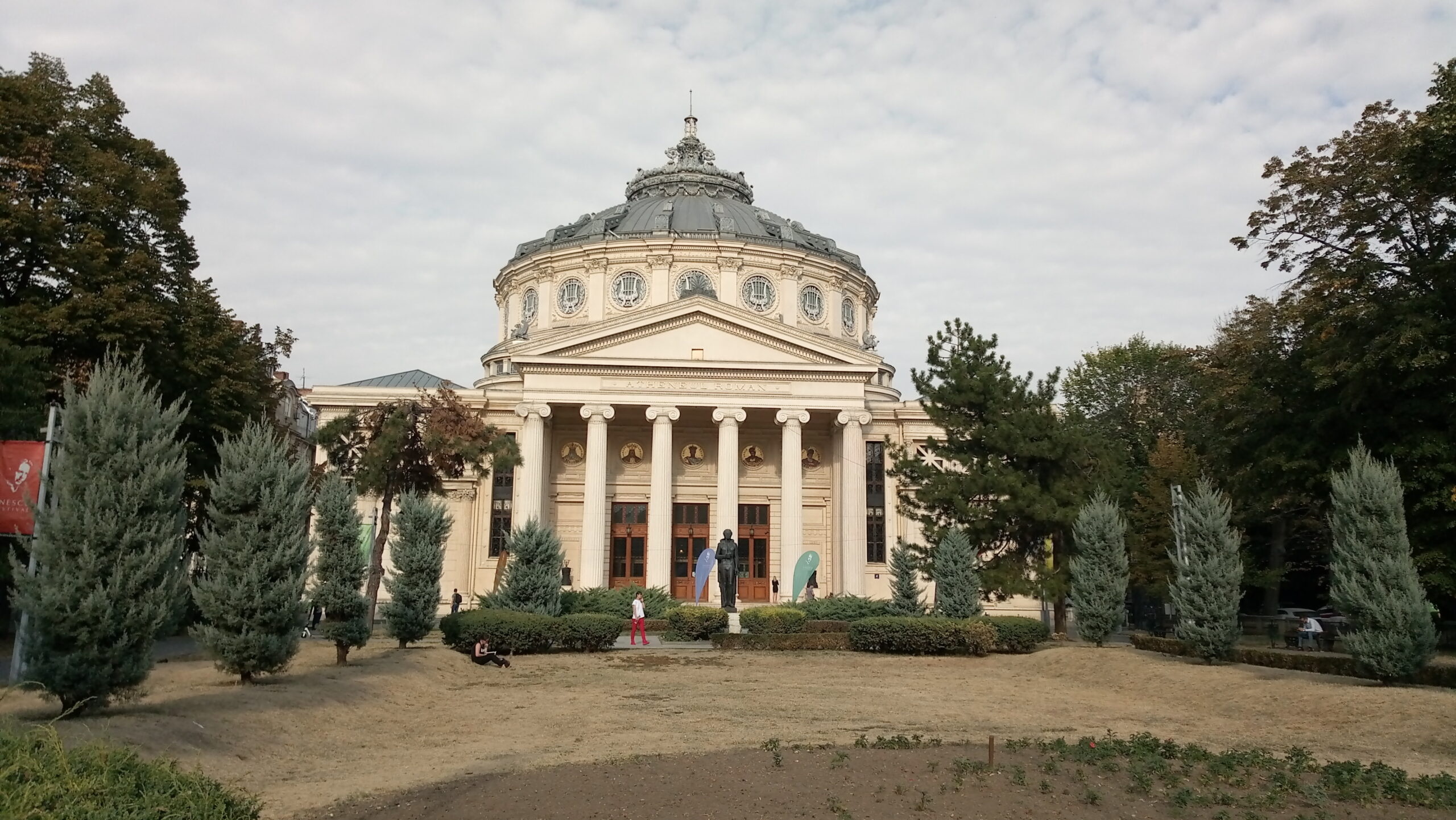 Bucharest travels, Athenaeum Bucharest, Circus music, Jonathan Stark, 2560x1450 HD Desktop