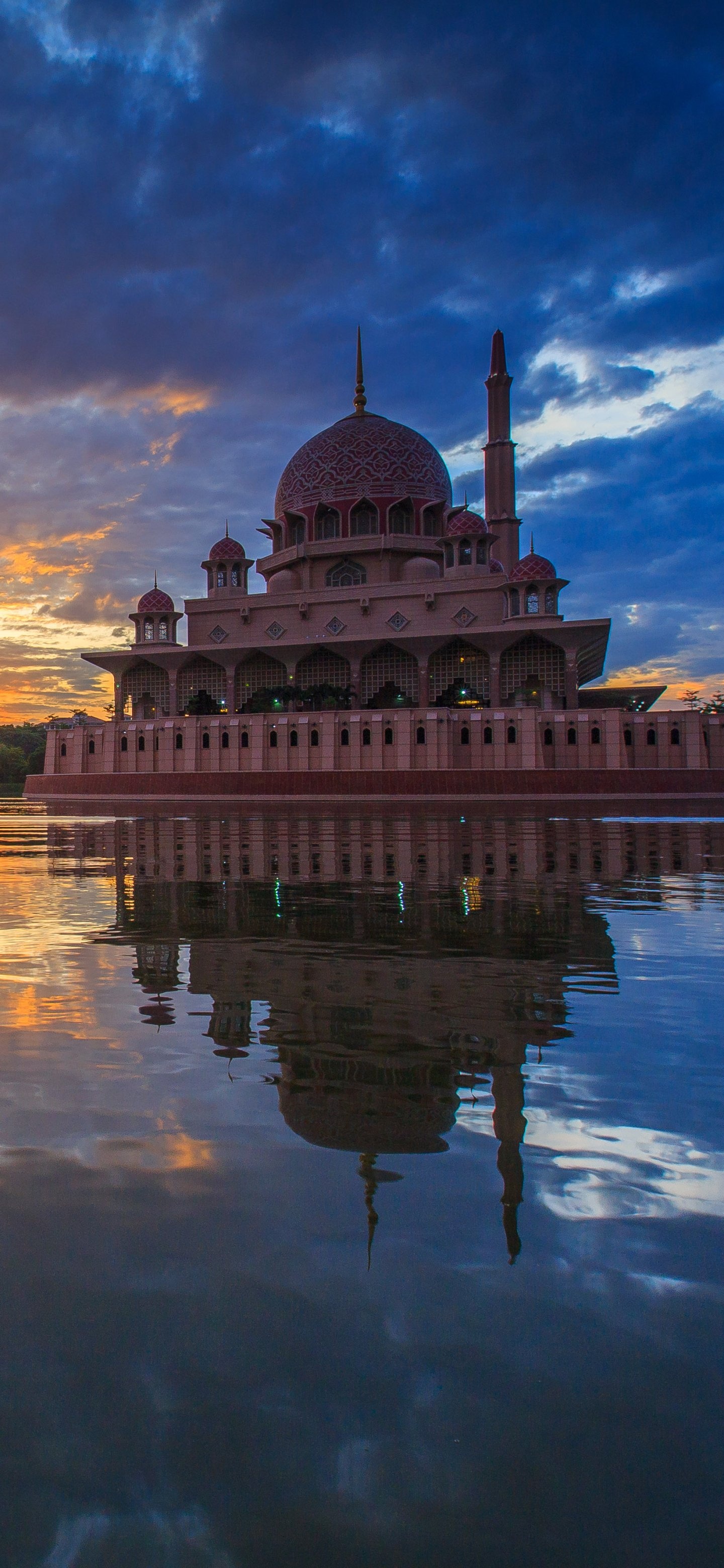 Putrajaya, Religious landmark, Serene atmosphere, Cultural heritage, 1440x3120 HD Handy