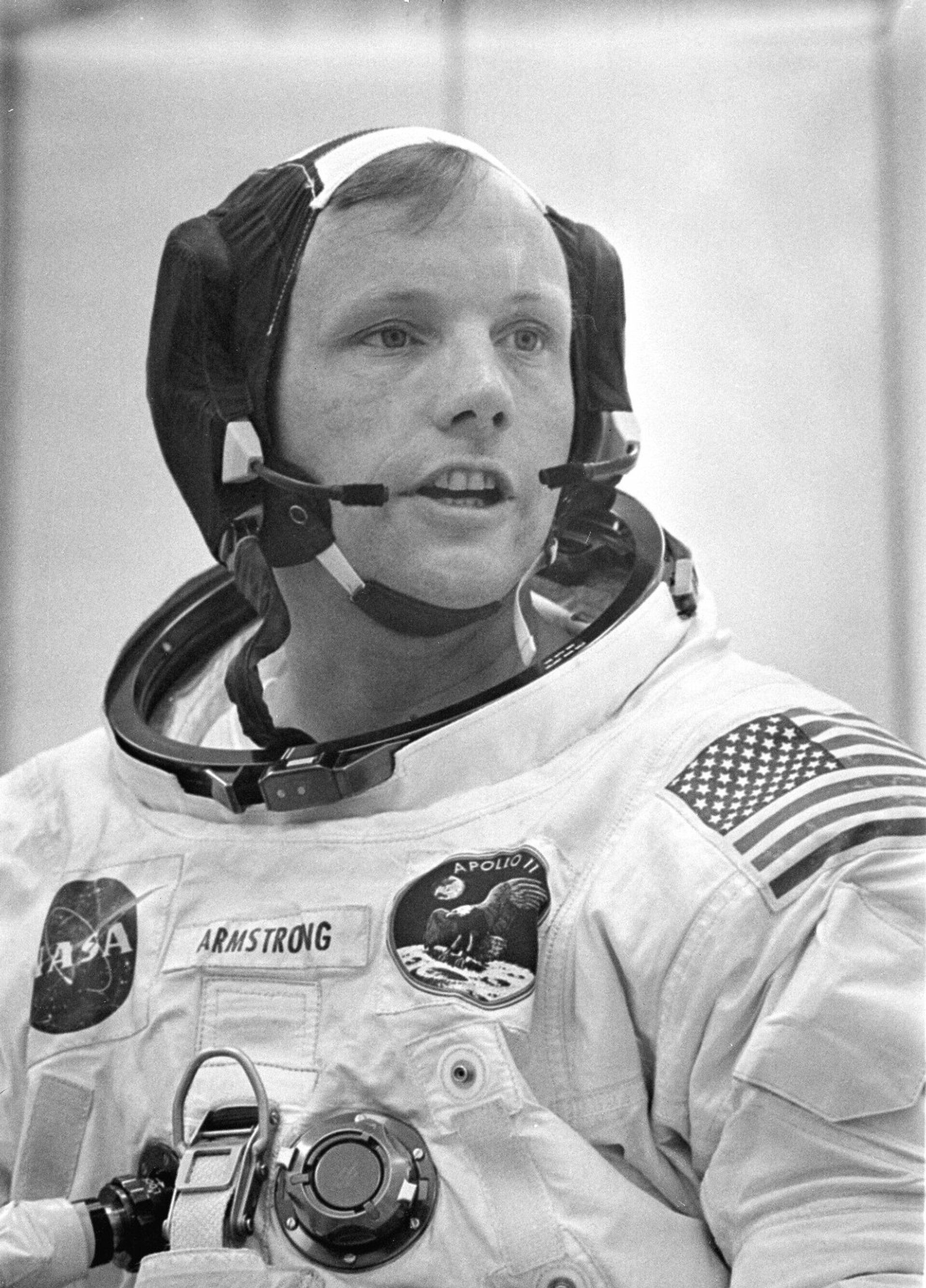 Neil Armstrong: An American astronaut, Apollo 11 Lunar Module. 1920x2670 HD Wallpaper.