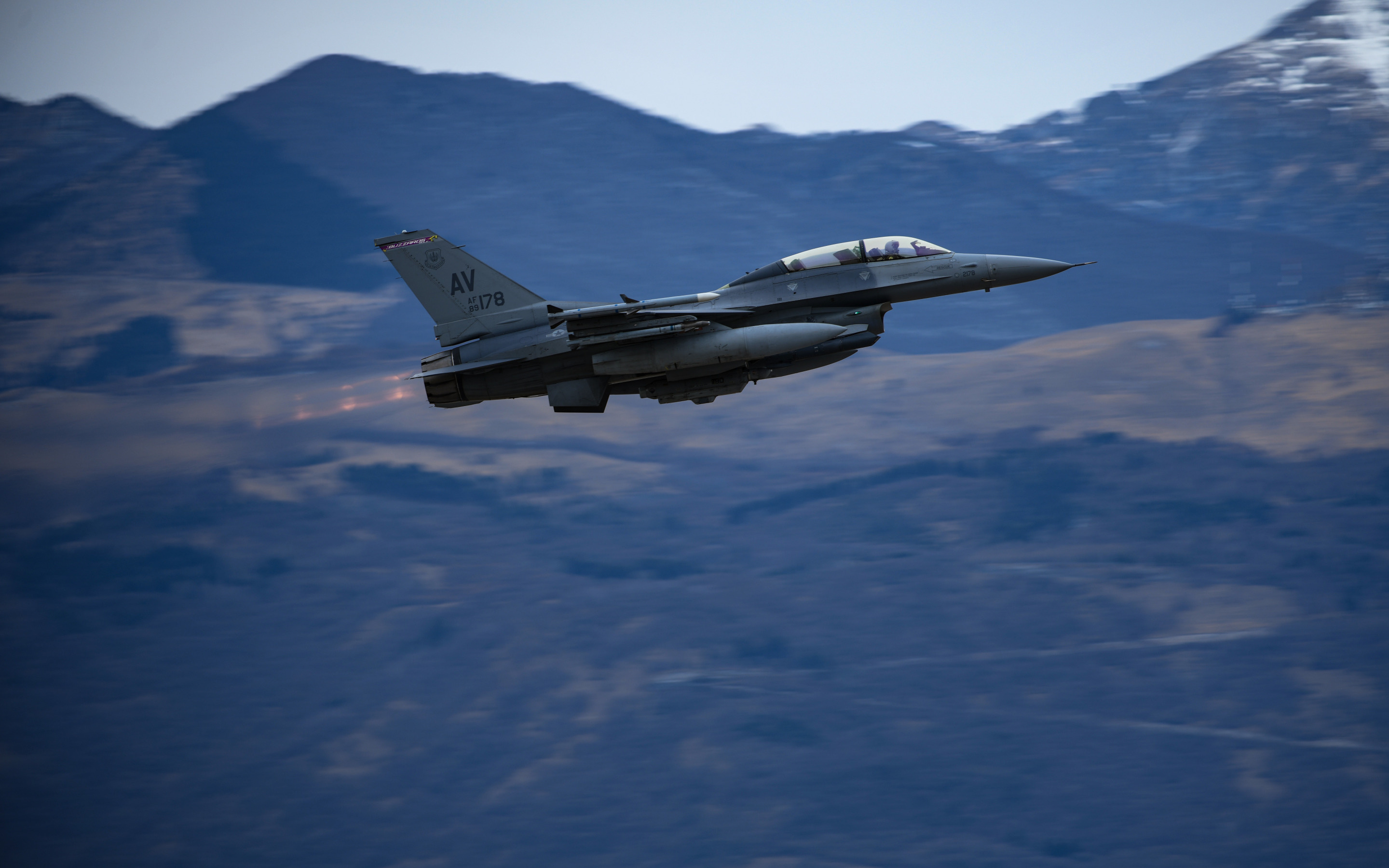 General Dynamics F-16 Fighting Falcon, USA military aircraft, 2880x1800 HD Desktop