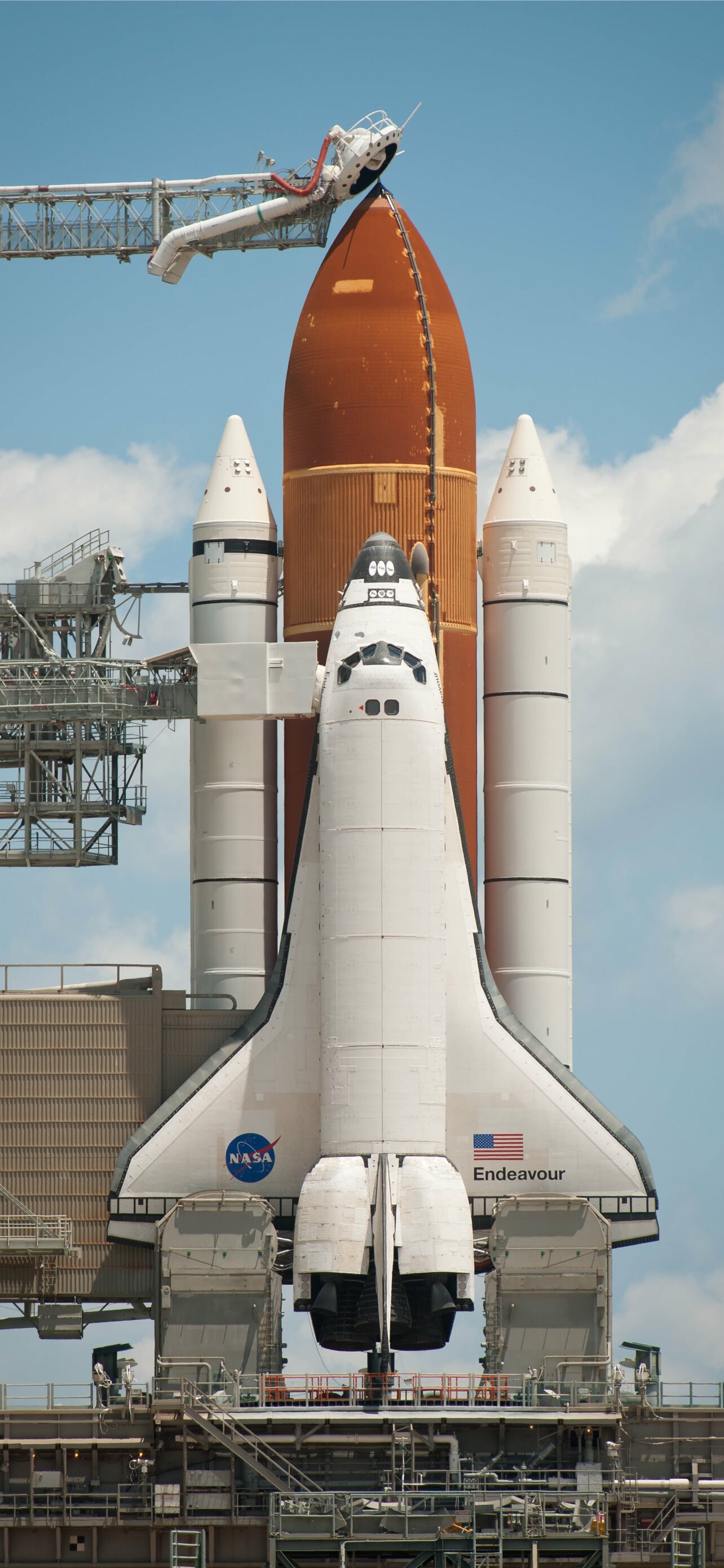 Space Shuttle: Endeavour, NASA, Kennedy Center, RS-25 engines, Rocket. 1290x2780 HD Background.