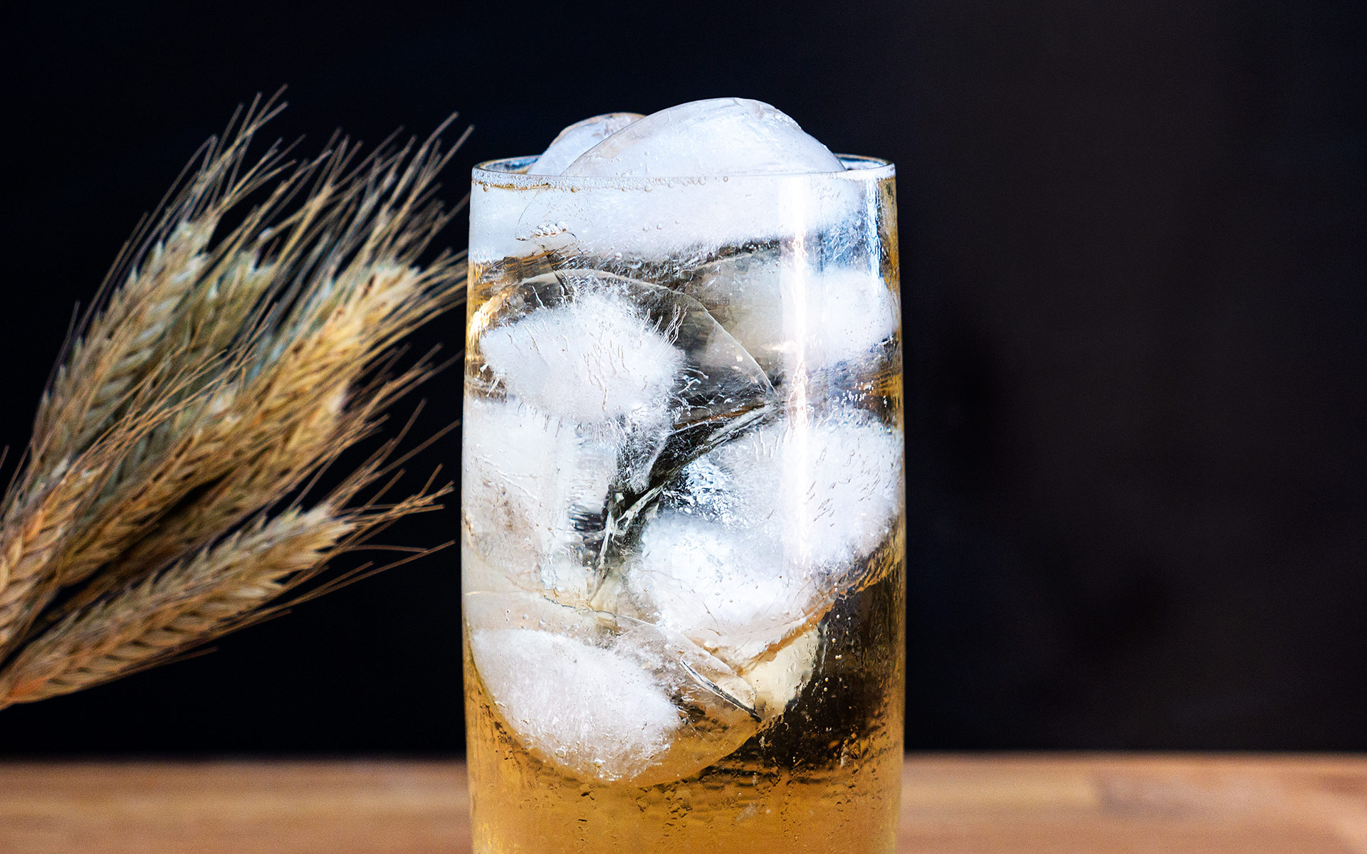 Whisky soda cocktail, Classic highball drink, Refreshing beverage, Whisky and soda, 1920x1200 HD Desktop