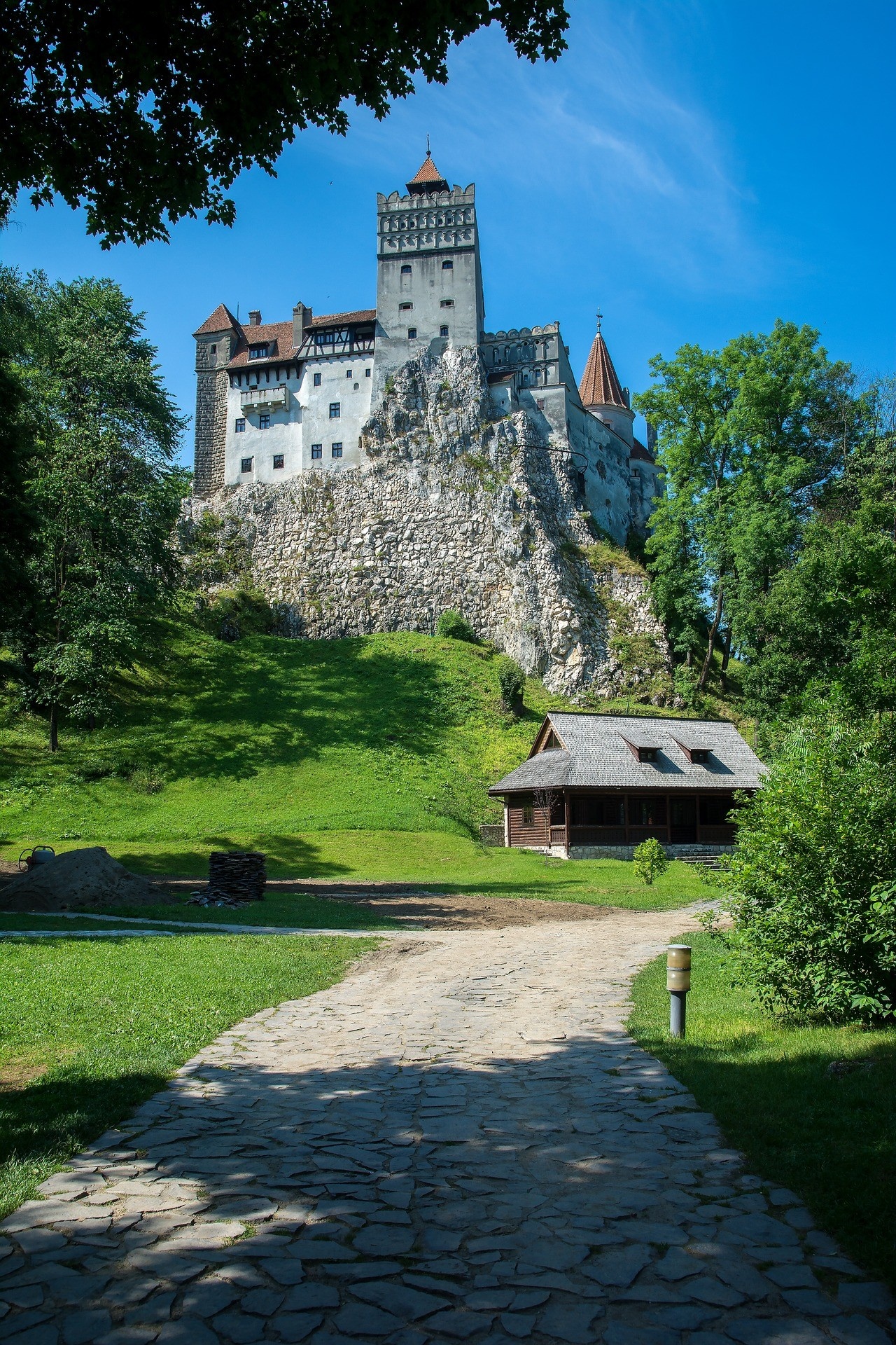 Bran Castle, Transylvania, Mysterious region, Erasmus blog, 1280x1920 HD Phone