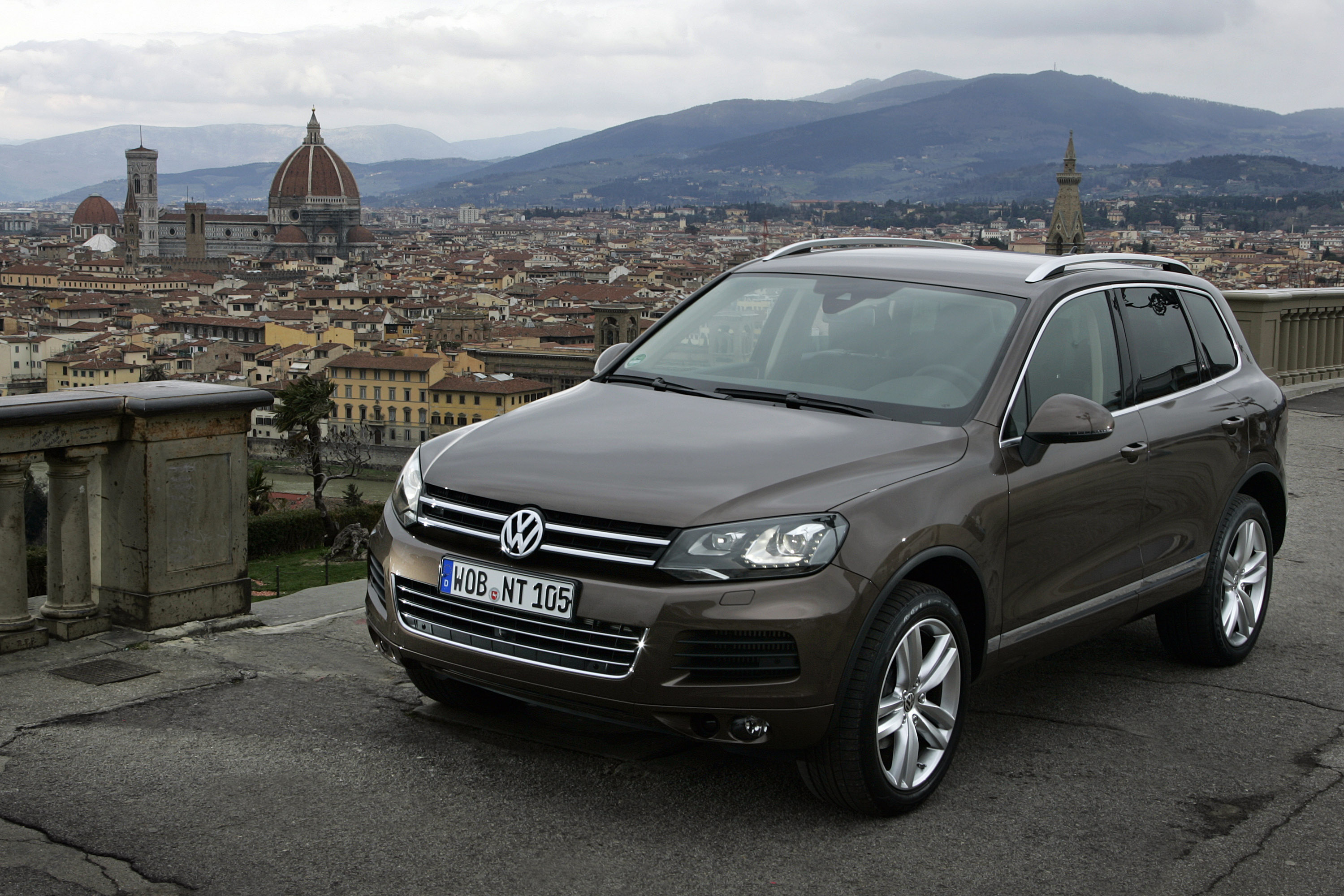 Volkswagen Touareg, Clean Diesel power, Efficient and eco-friendly, High-performance SUV, 3000x2000 HD Desktop