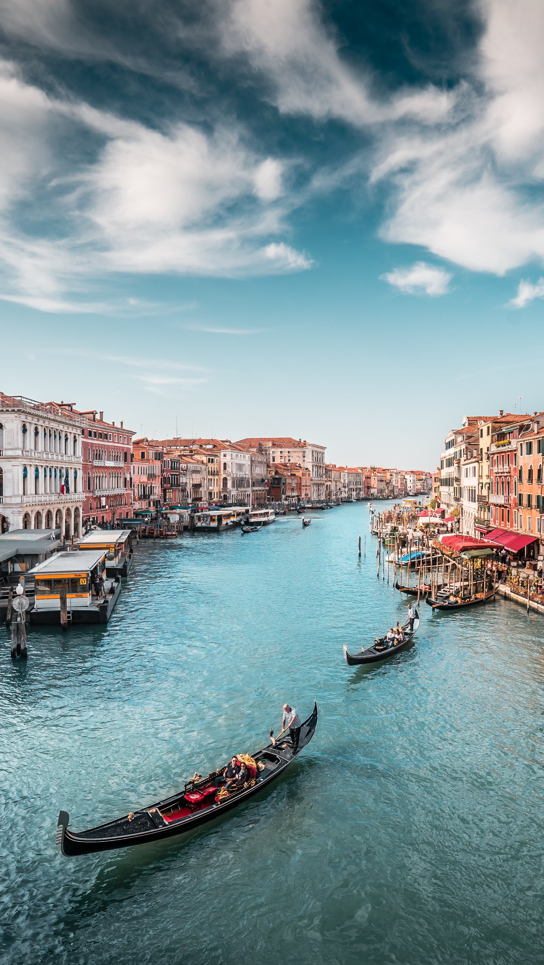Gondola: Boats in Venice canal, Italy, Watercraft, Watercraft with paddle. 1880x3340 HD Background.