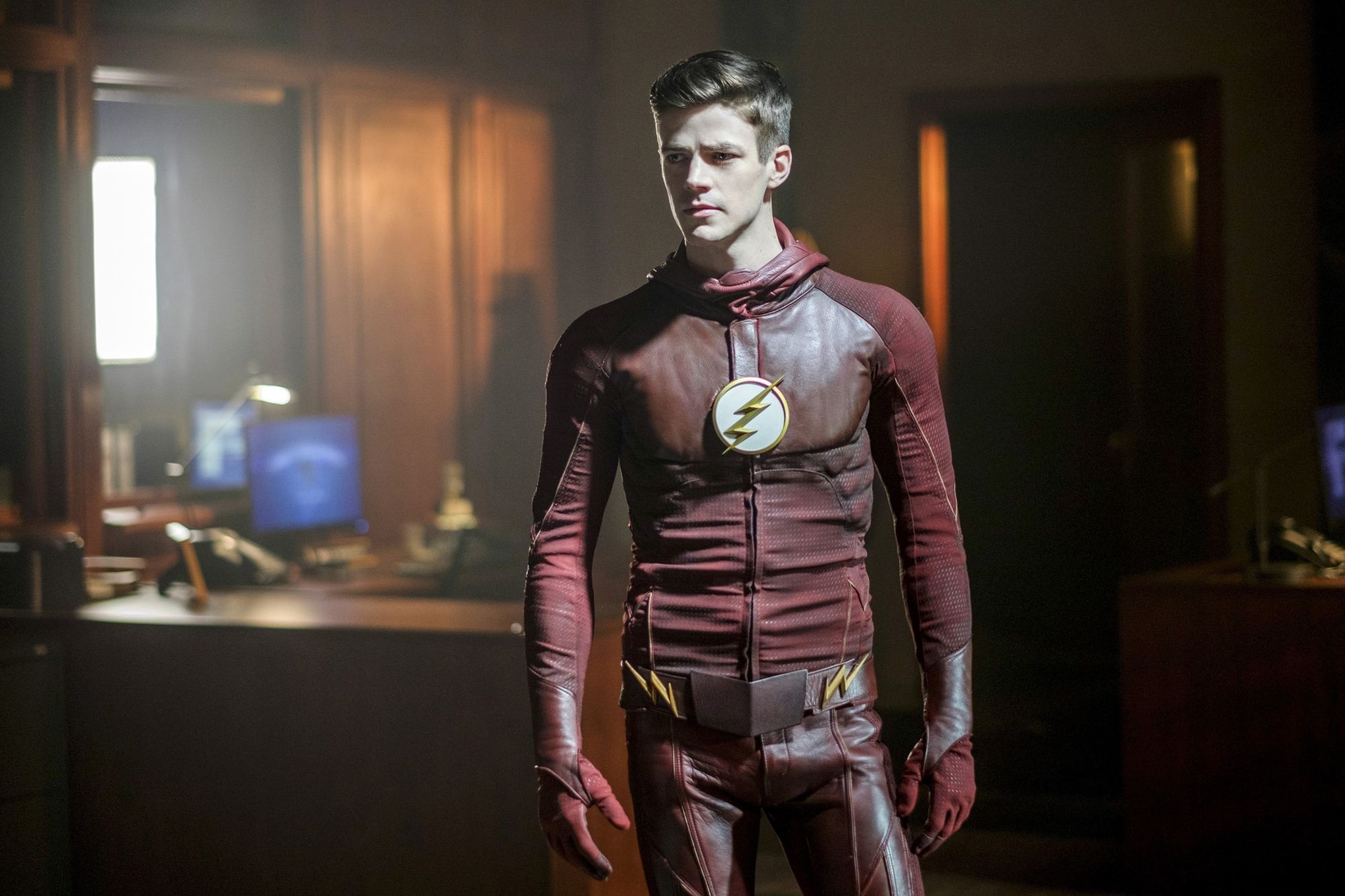 The Flash, Grant Gustin on Season 3, Superhero TV show, Speedy hero, 2000x1340 HD Desktop